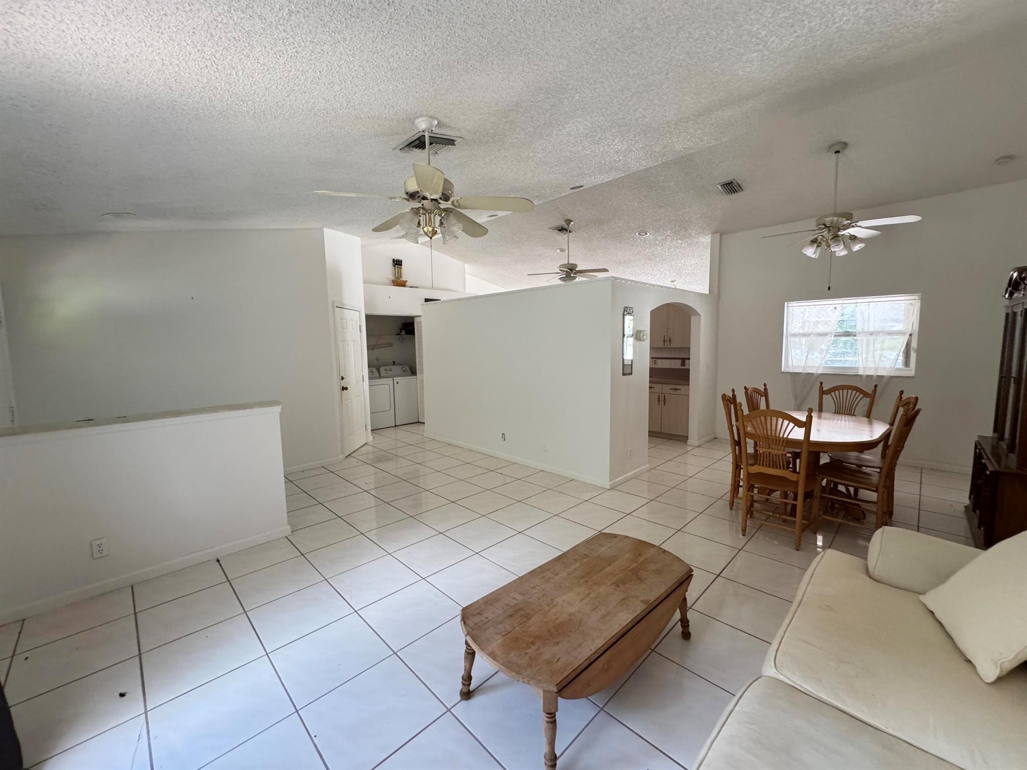 Boynton Beach, Florida 33436, United States, 3 Bedrooms Bedrooms, ,2 BathroomsBathrooms,Residential,Pending,209644