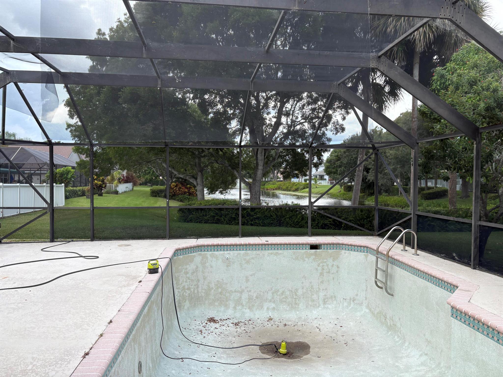 Boynton Beach, Florida 33436, United States, 3 Bedrooms Bedrooms, ,2 BathroomsBathrooms,Residential,Pending,209644