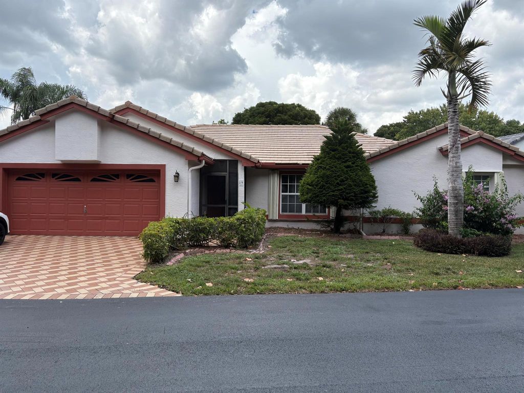Photo of 19 Lawrence Lake Drive, Boynton Beach, FL 33436 (MLS # R11117944)