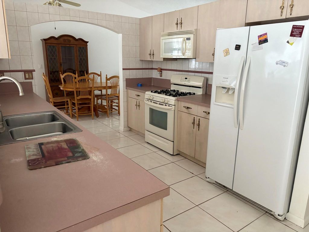 Photo of 19 Lawrence Lake Drive, Boynton Beach, FL 33436 (MLS # R11117944)