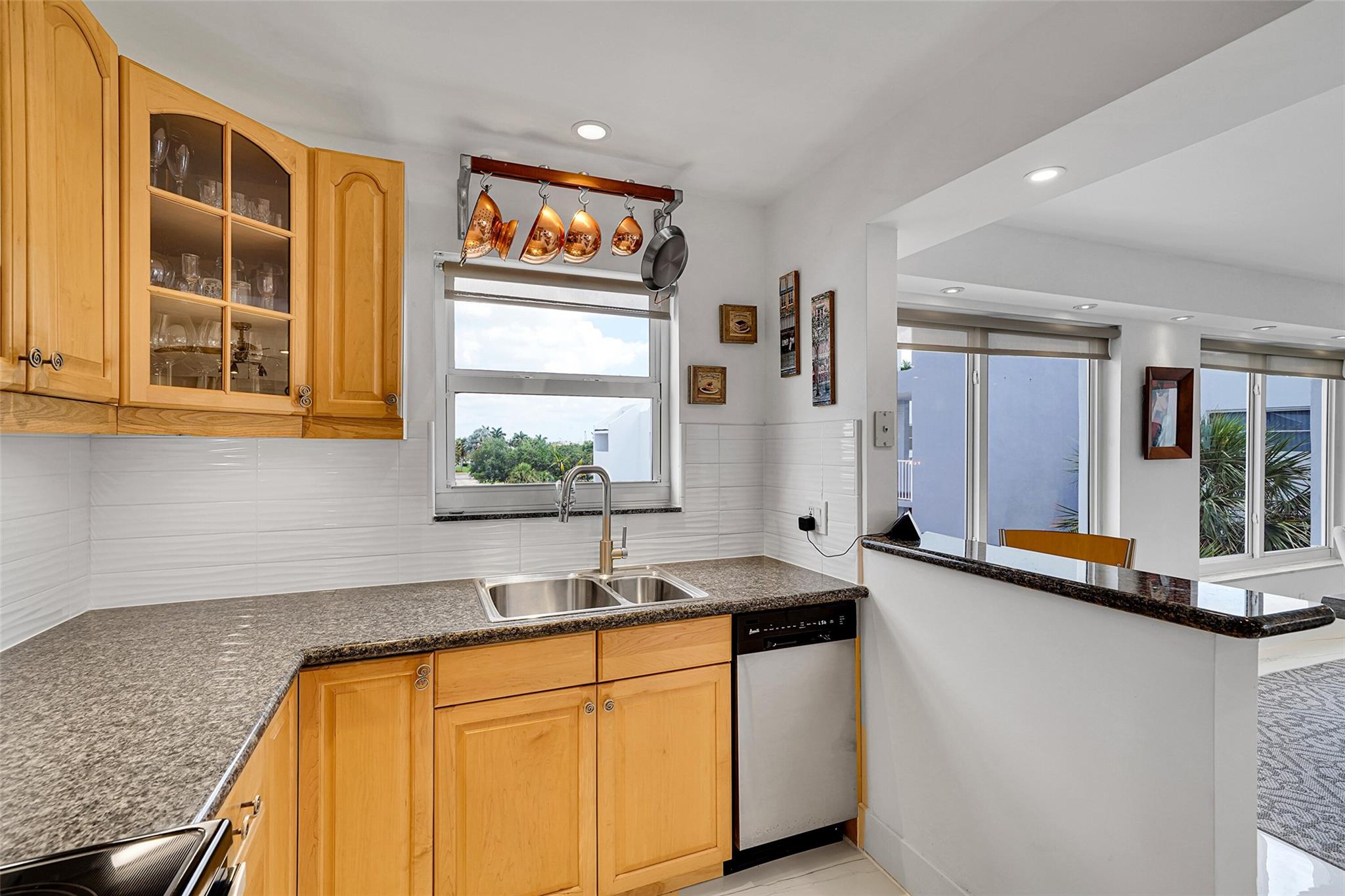 HARBOR'S EDGE OF POMPANO - Residential