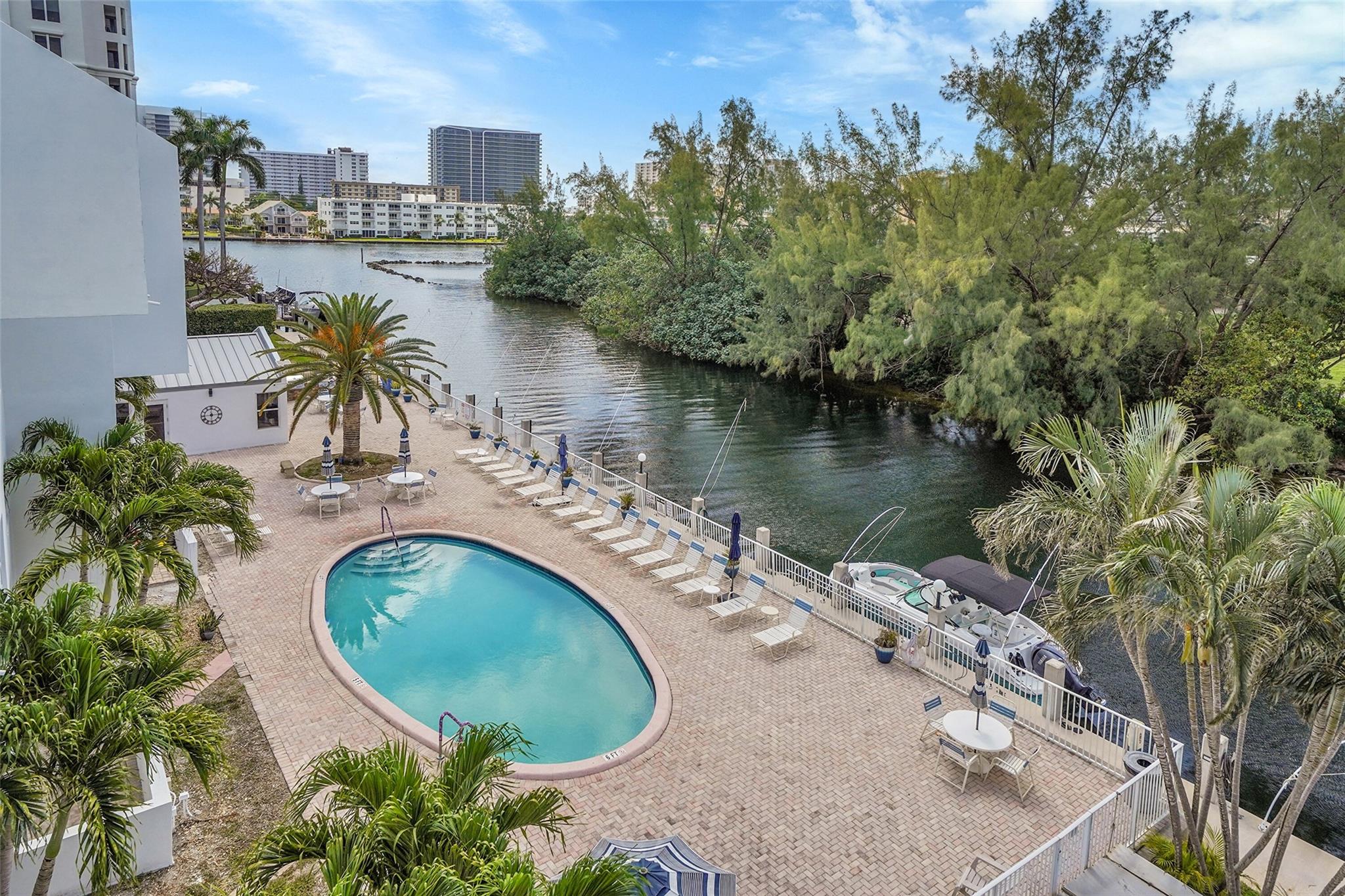 HARBOR'S EDGE OF POMPANO - Residential