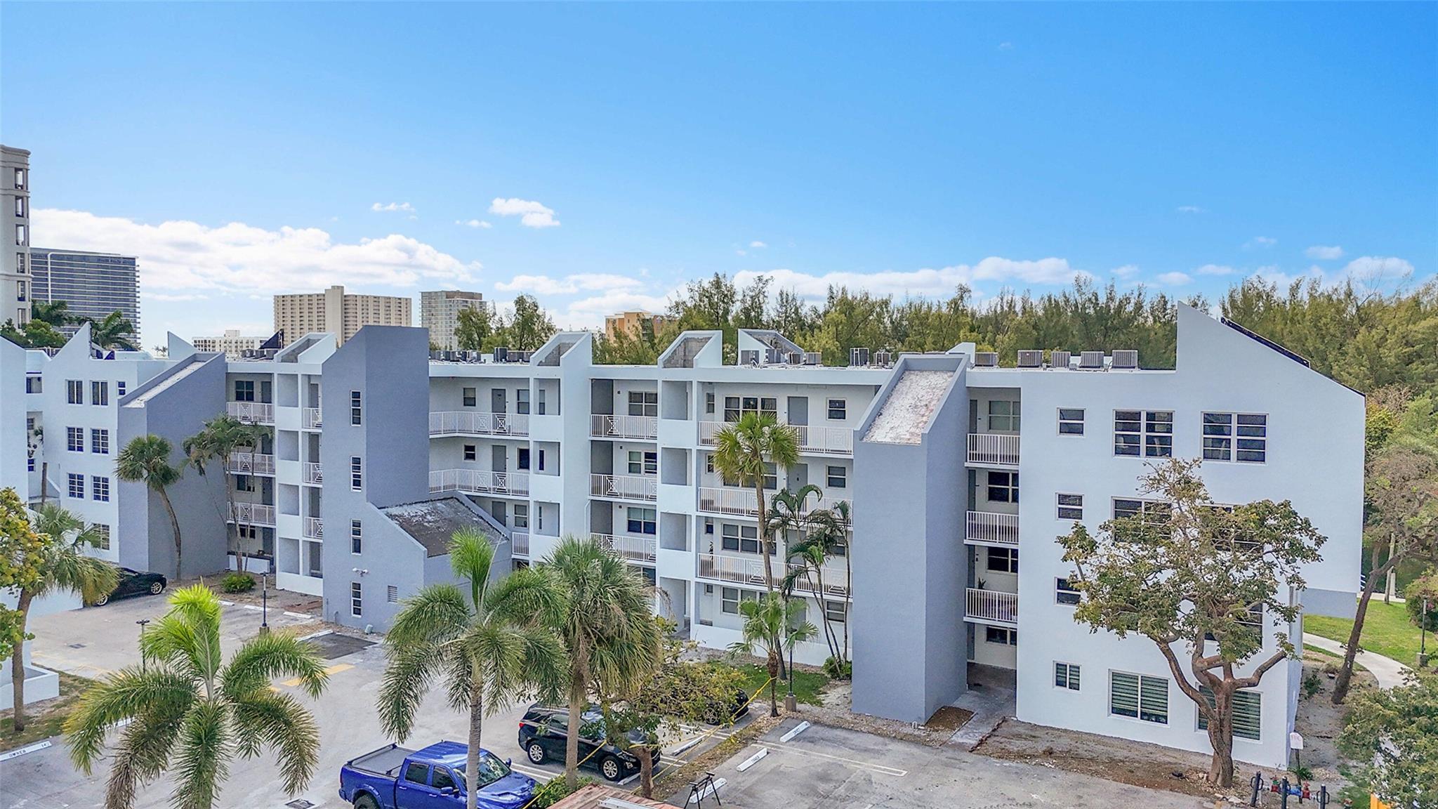 HARBOR'S EDGE OF POMPANO - Residential