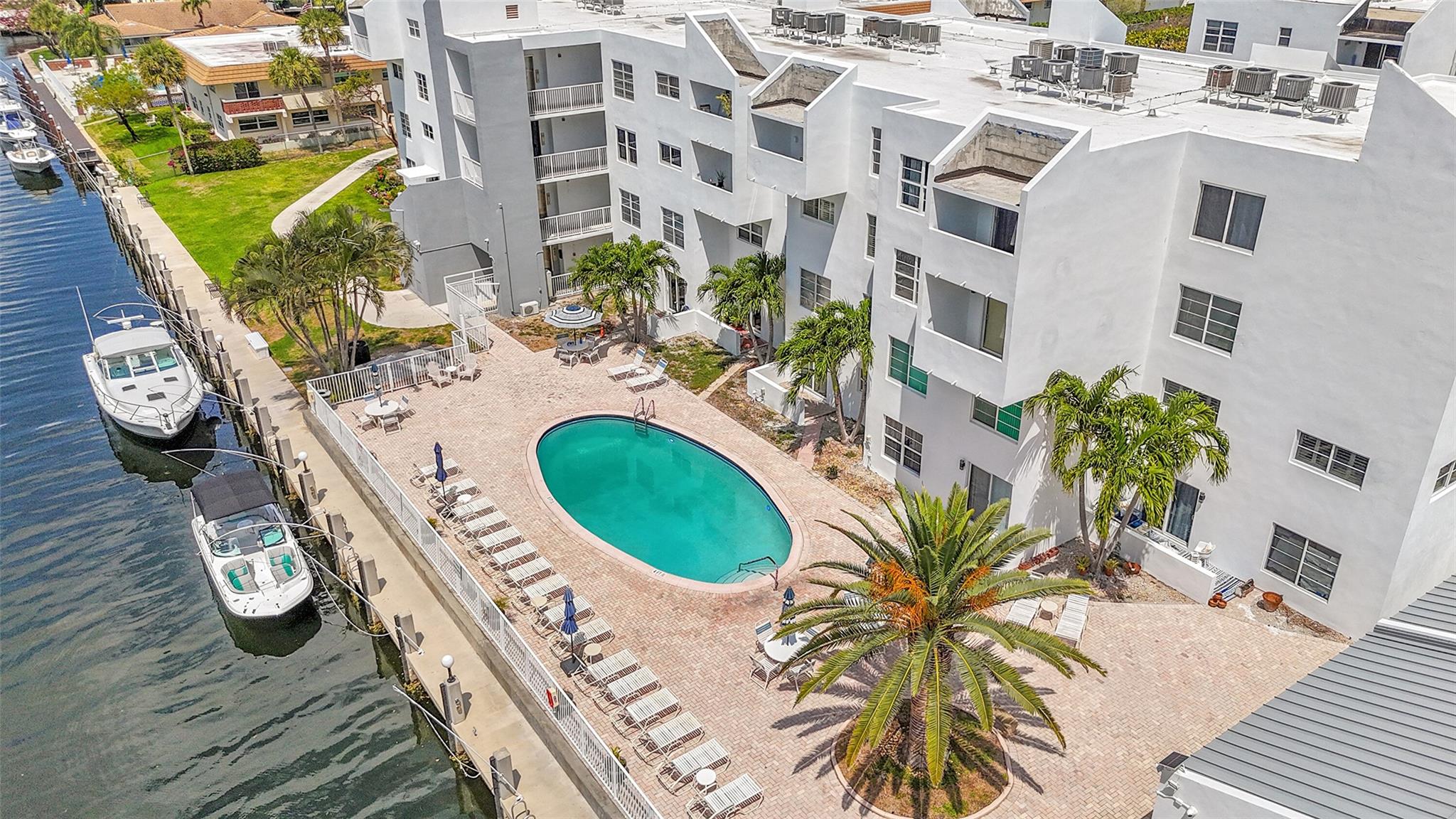 HARBOR'S EDGE OF POMPANO - Residential