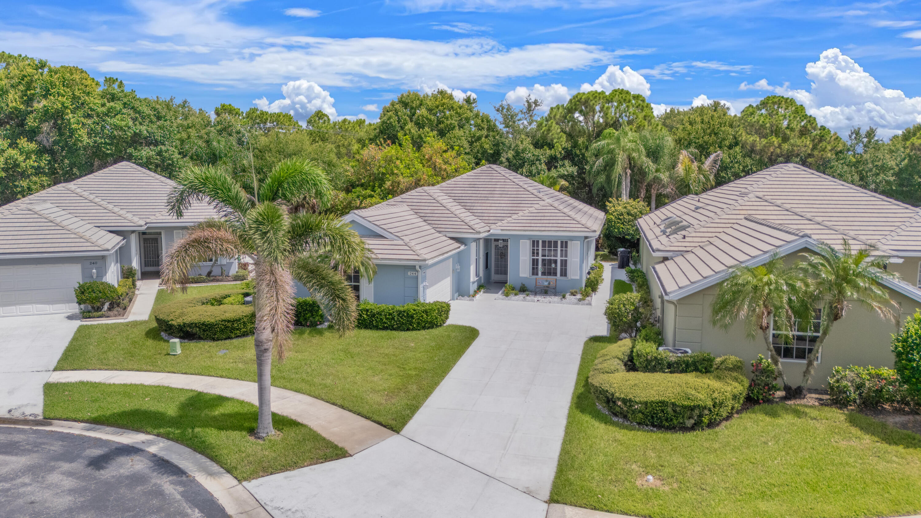 244 NW Bentley Circle