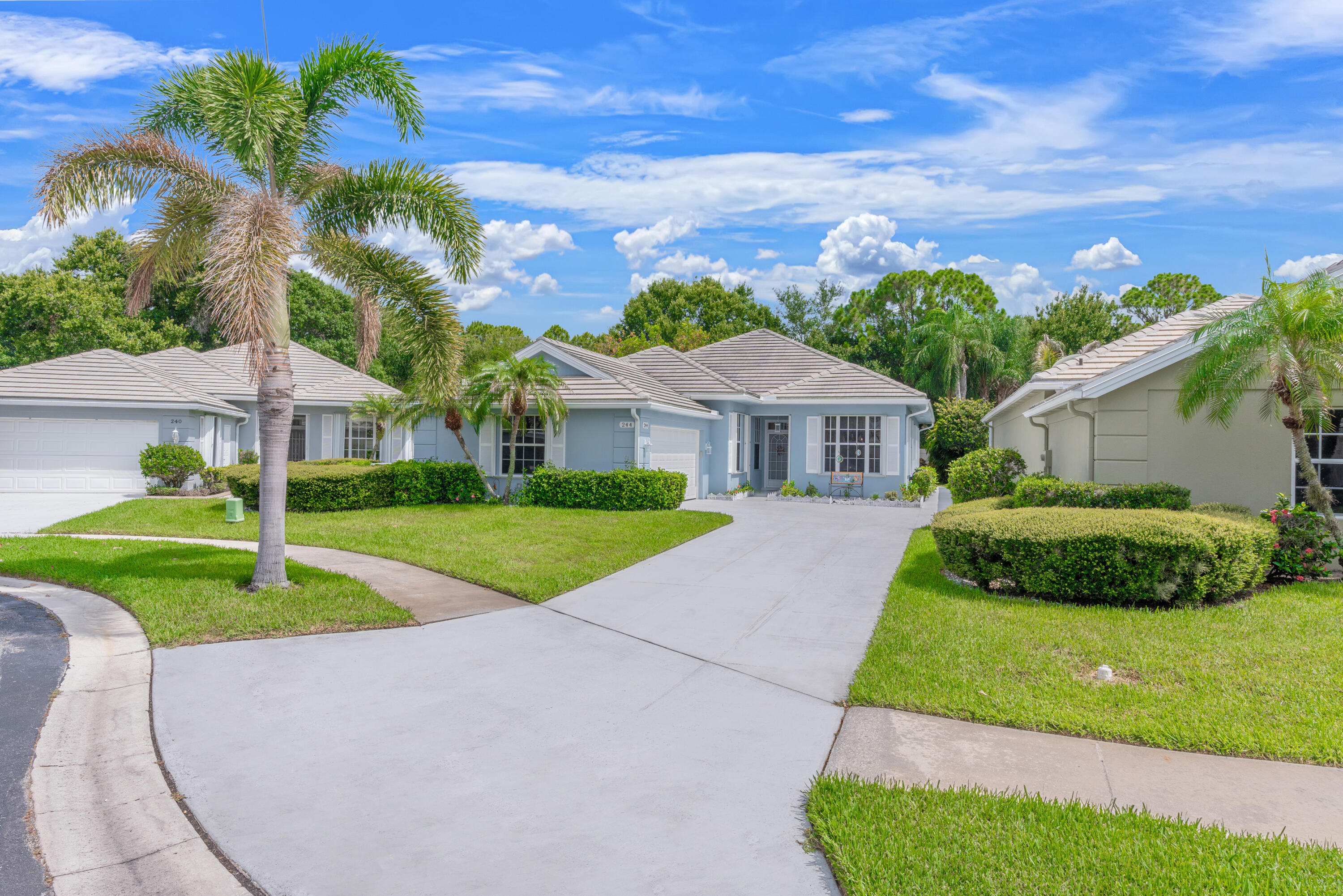244 NW Bentley Circle