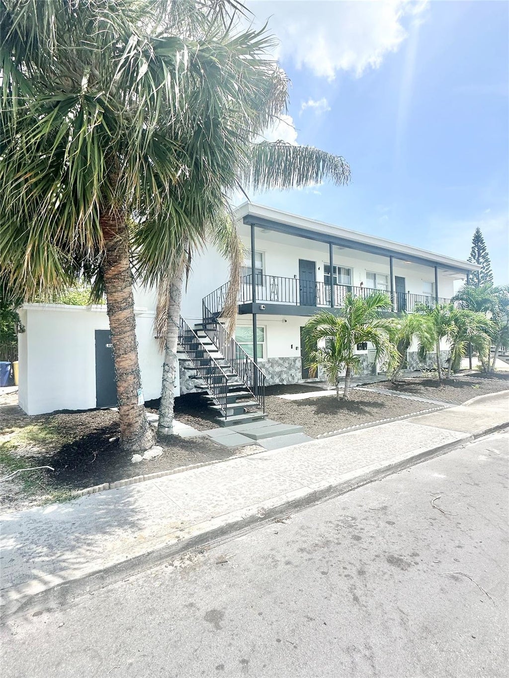 Photo of 1501 N Federal Highway, Lake Worth Beach, FL 33460 (MLS # F10517521)