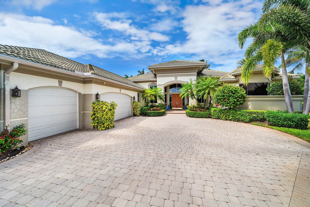 Photo of 59 St James Drive, Palm Beach Gardens, FL 33418 (MLS # B26037952)