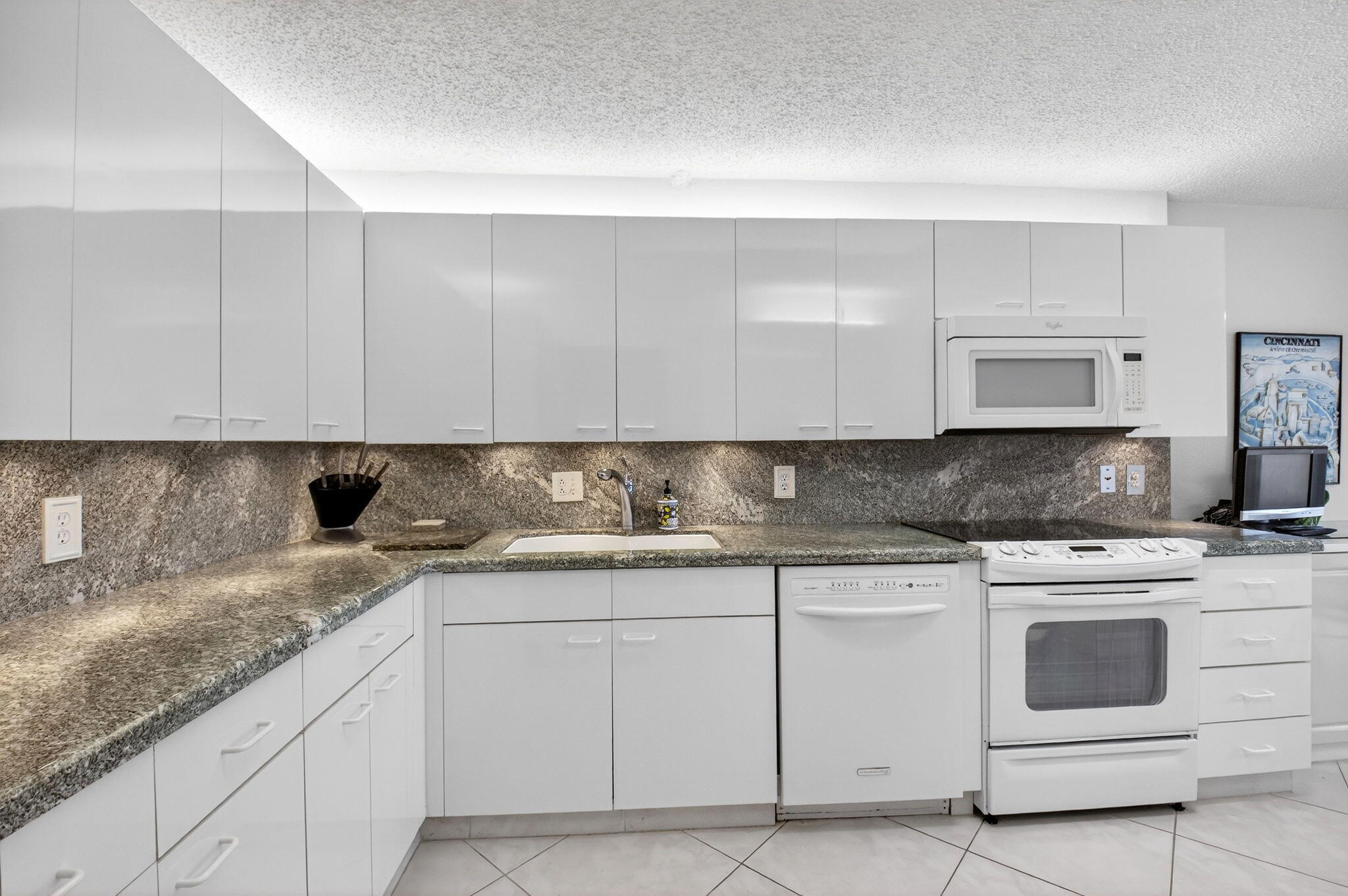 EASTGATE AT HUNTERS RUN CONDO - Residential