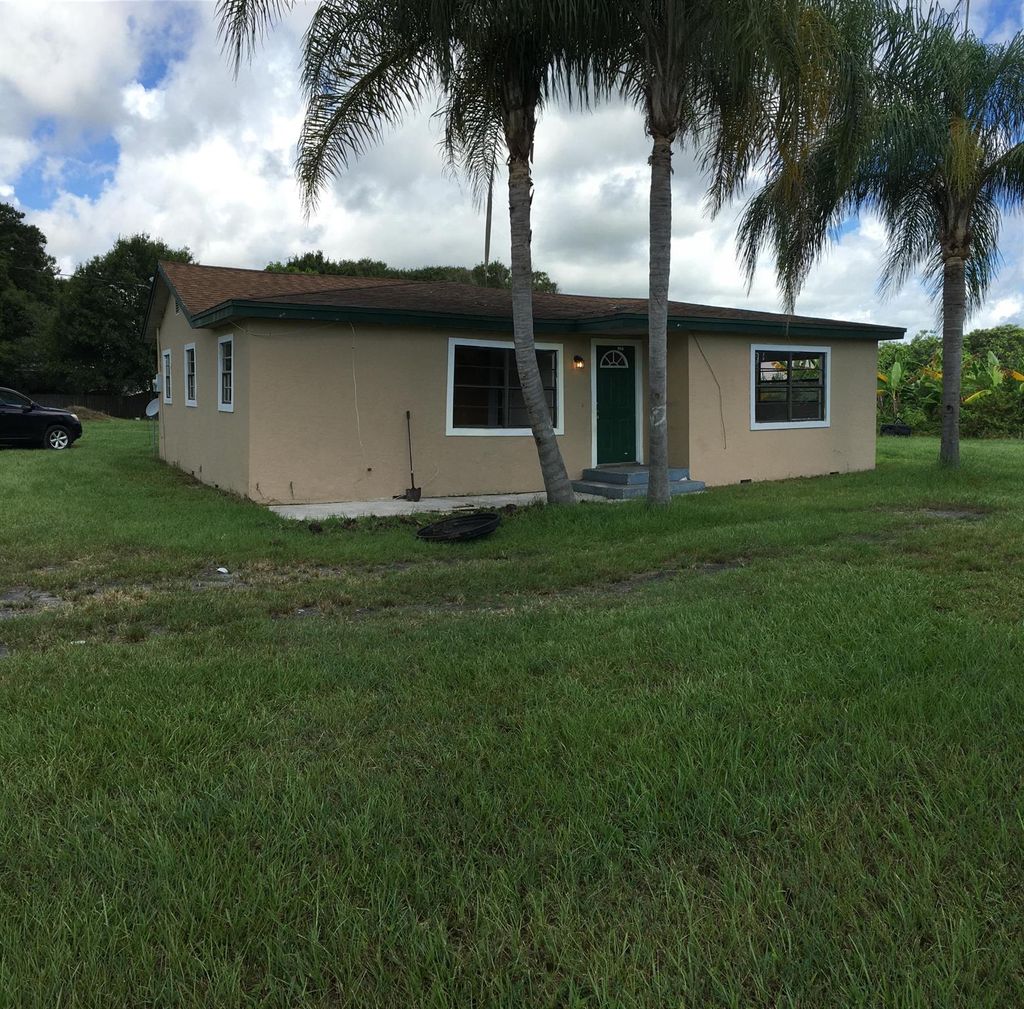 Photo of 3302 Meadow Lane, Fort Pierce, FL 34950 (MLS # R11097608)