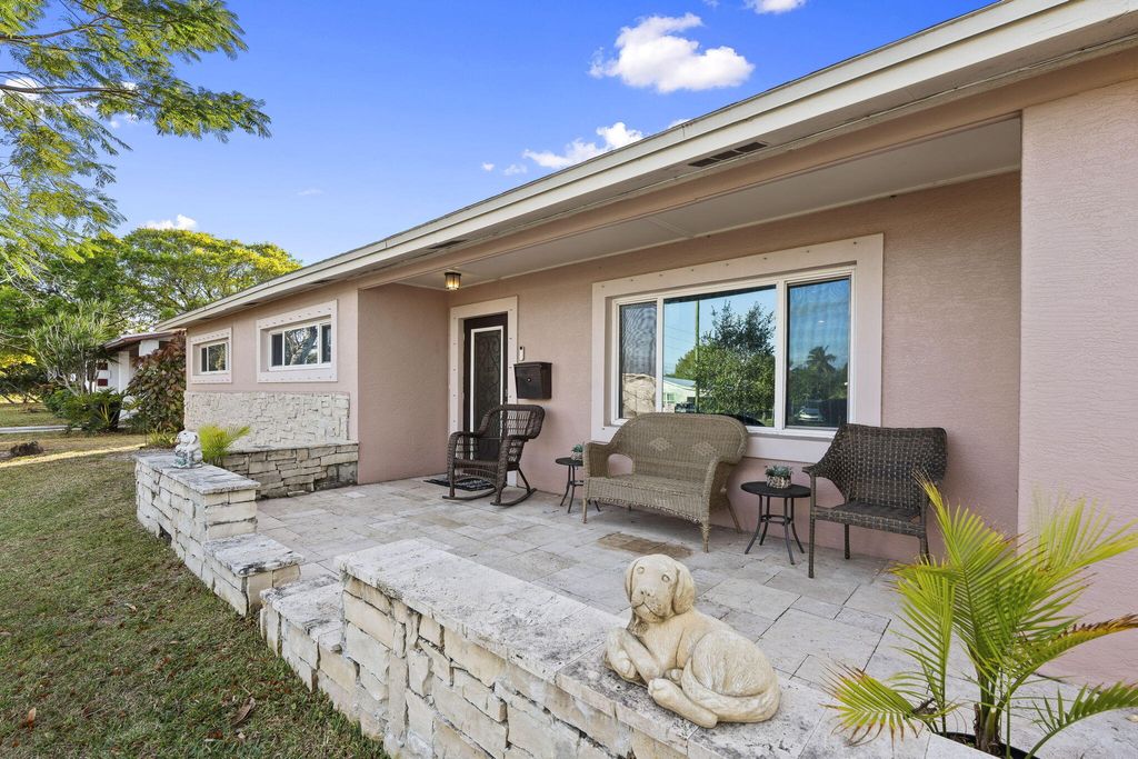 Photo of 2611 S 29th Street, Fort Pierce, FL 34981 (MLS # R11159579)