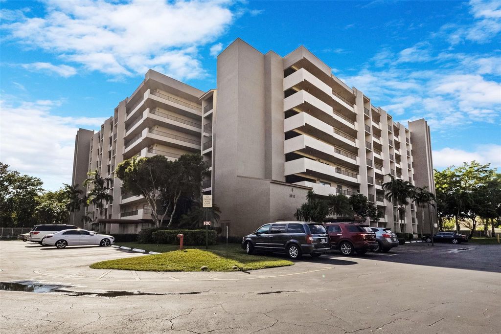 Photo of 3910 Inverrary Blvd #301B, Fort Lauderdale, FL 33319 (MLS # F10540173)