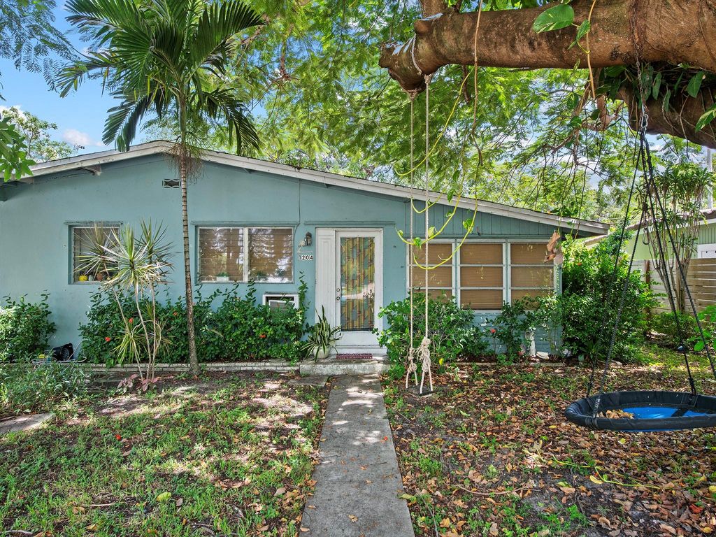 Photo of 1204 SE 13th Terrace, Fort Lauderdale, FL 33316 (MLS # F10522951)