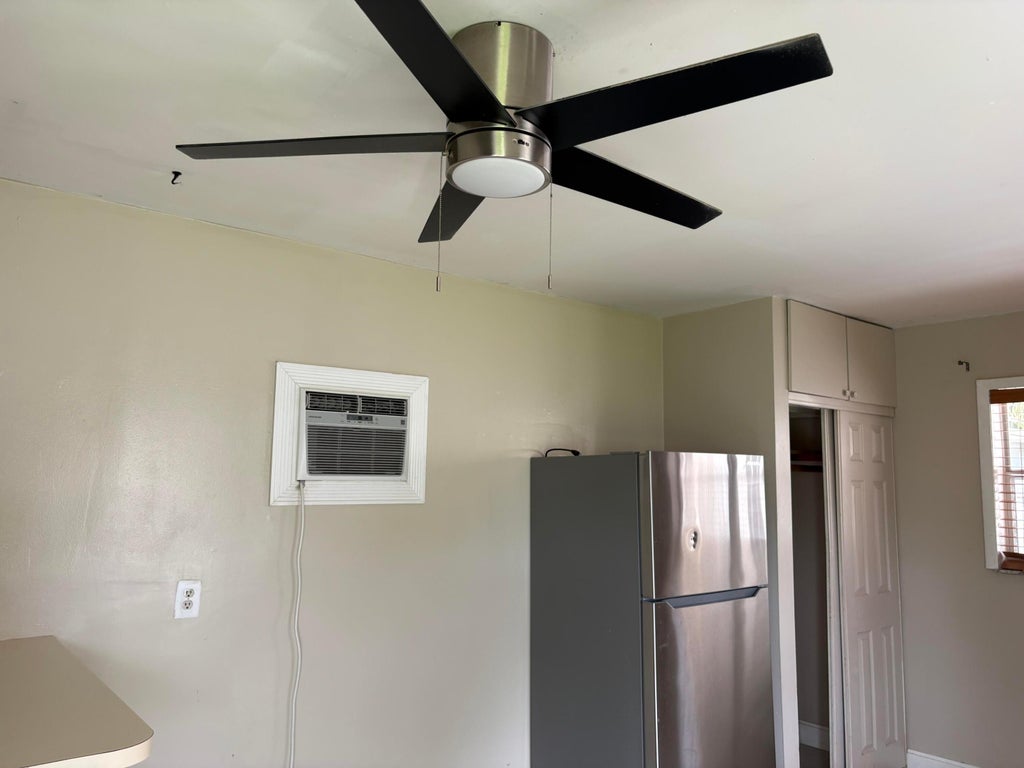 Photo of 706 Glenn Parkway #Rear, Hollywood, FL 33021 (MLS # B26037575)