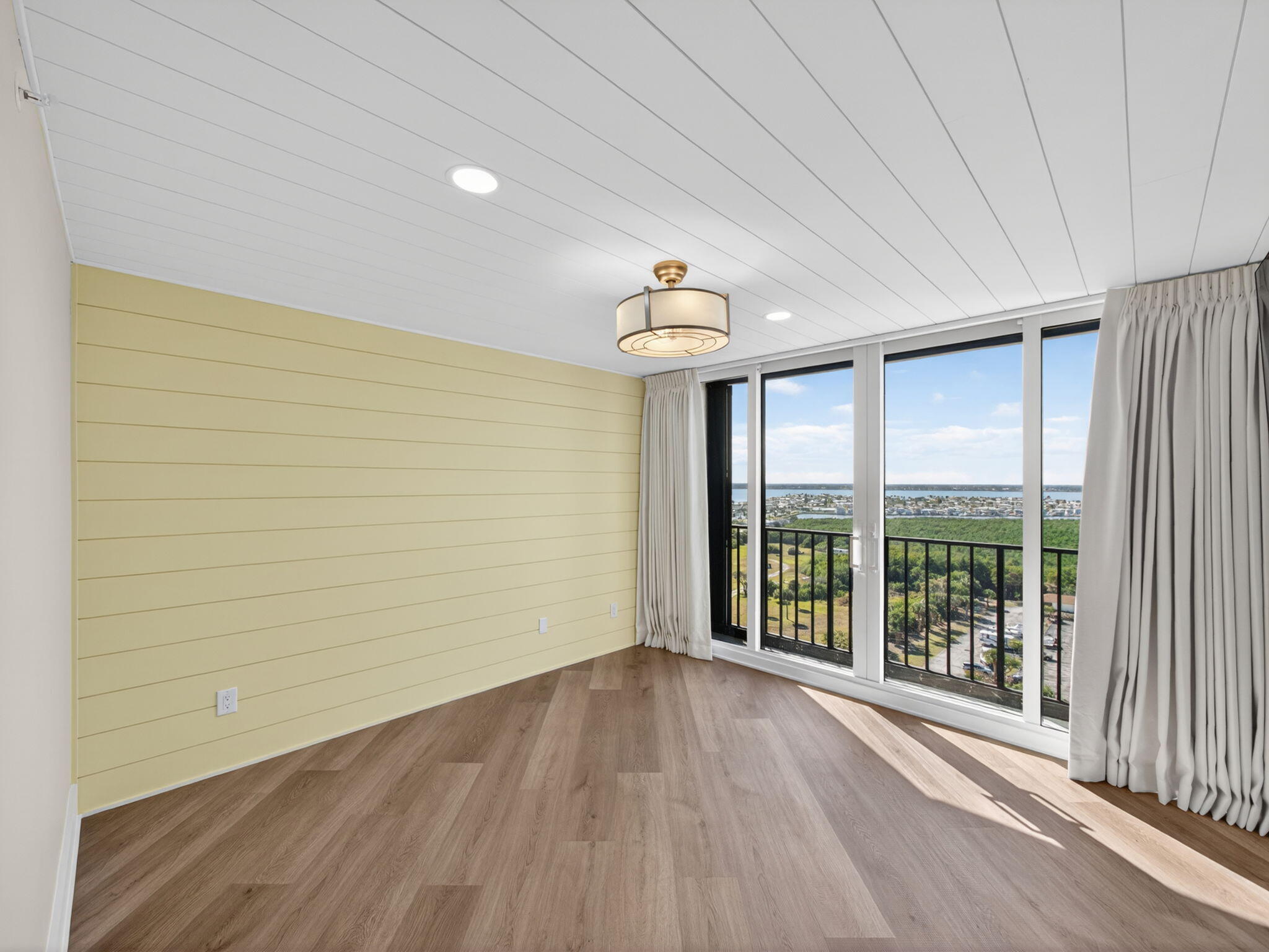 PRINCESS OF HUTCHINSON ISLAND - Residential