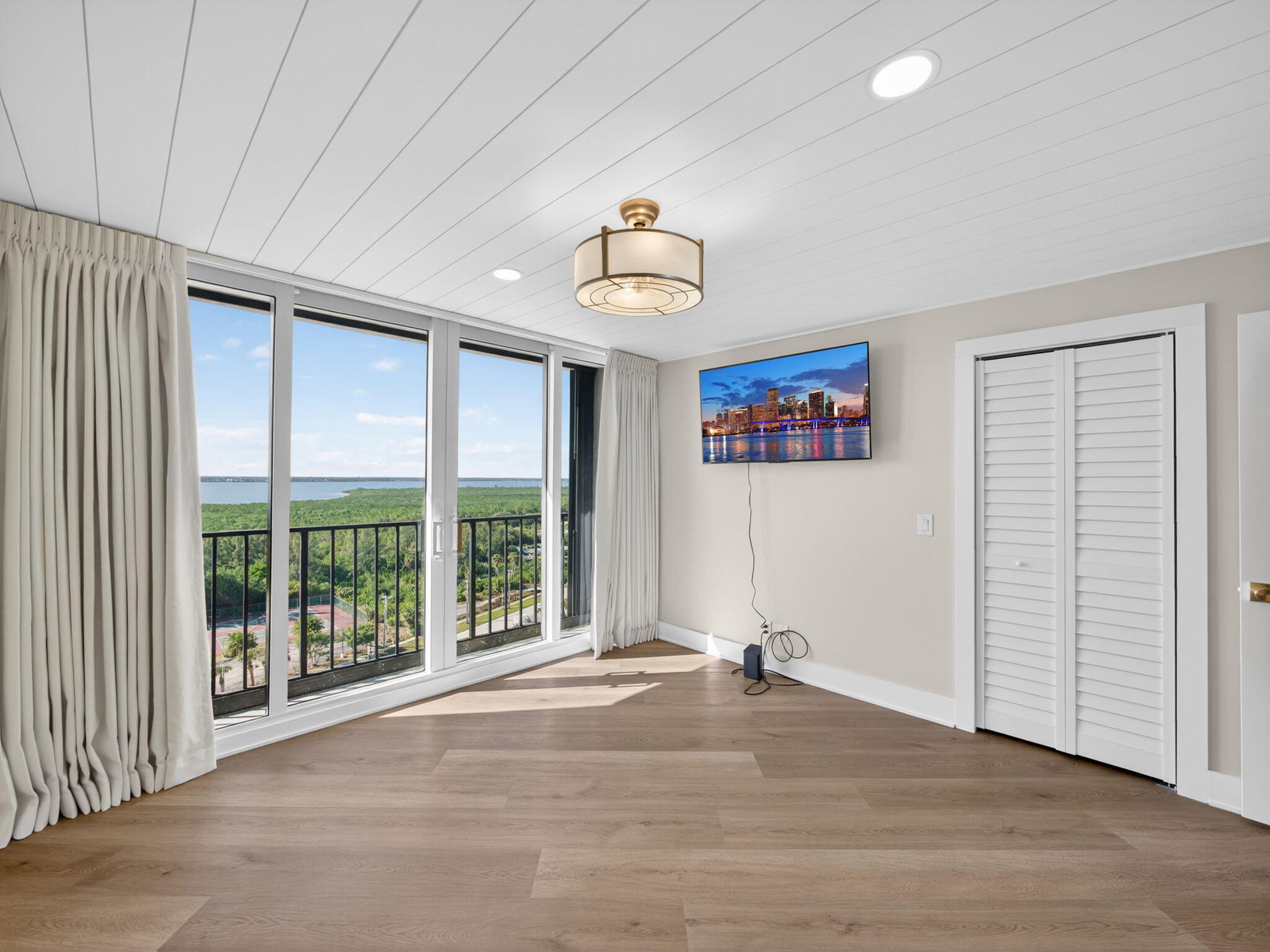 PRINCESS OF HUTCHINSON ISLAND - Residential