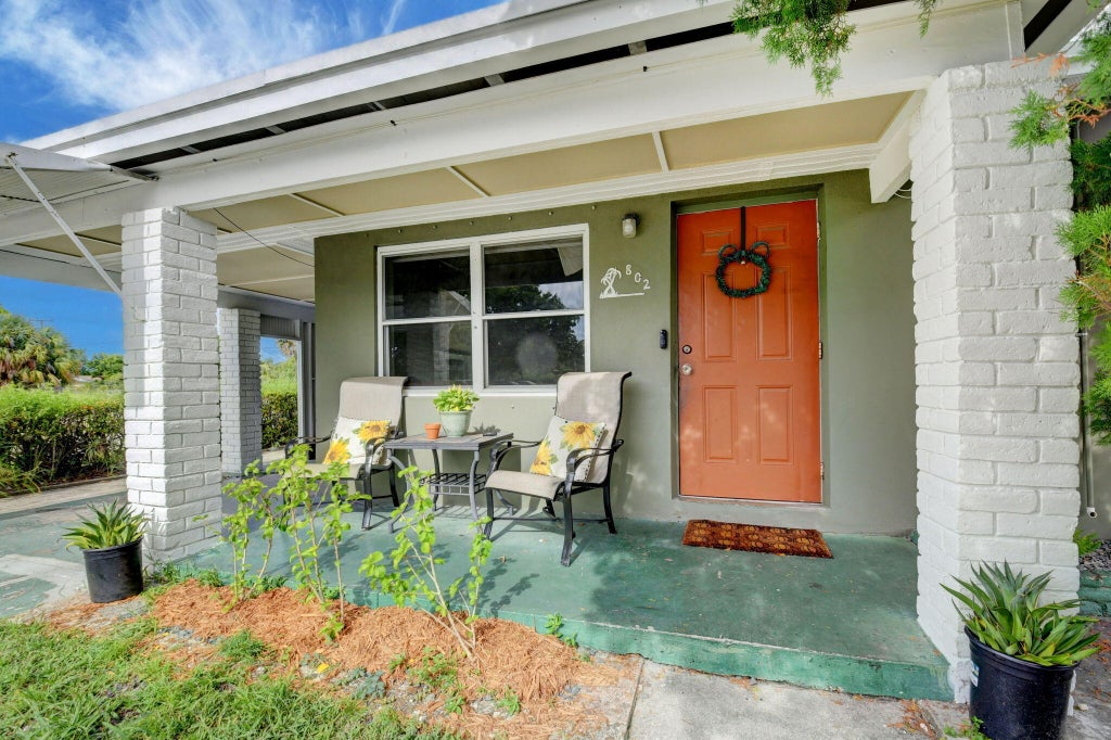 Photo of 802 S C Street, Lake Worth Beach, FL 33460 (MLS # R11011166)
