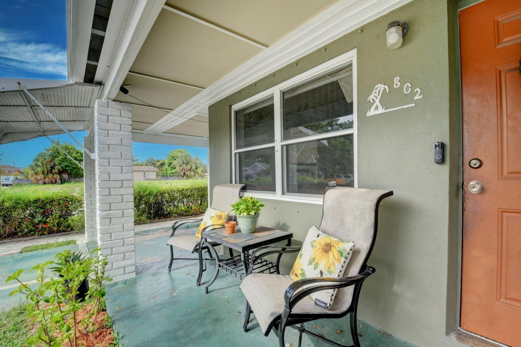 Photo of 802 S C Street, Lake Worth Beach, FL 33460 (MLS # R11011166)
