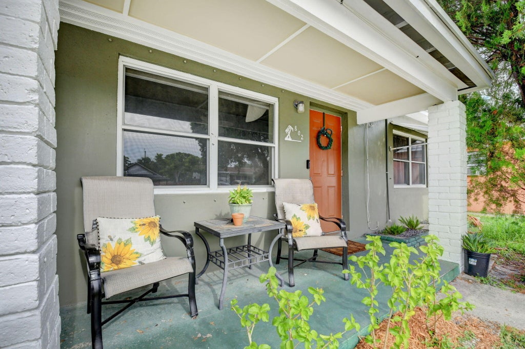 Photo of 802 S C Street, Lake Worth Beach, FL 33460 (MLS # R11011166)