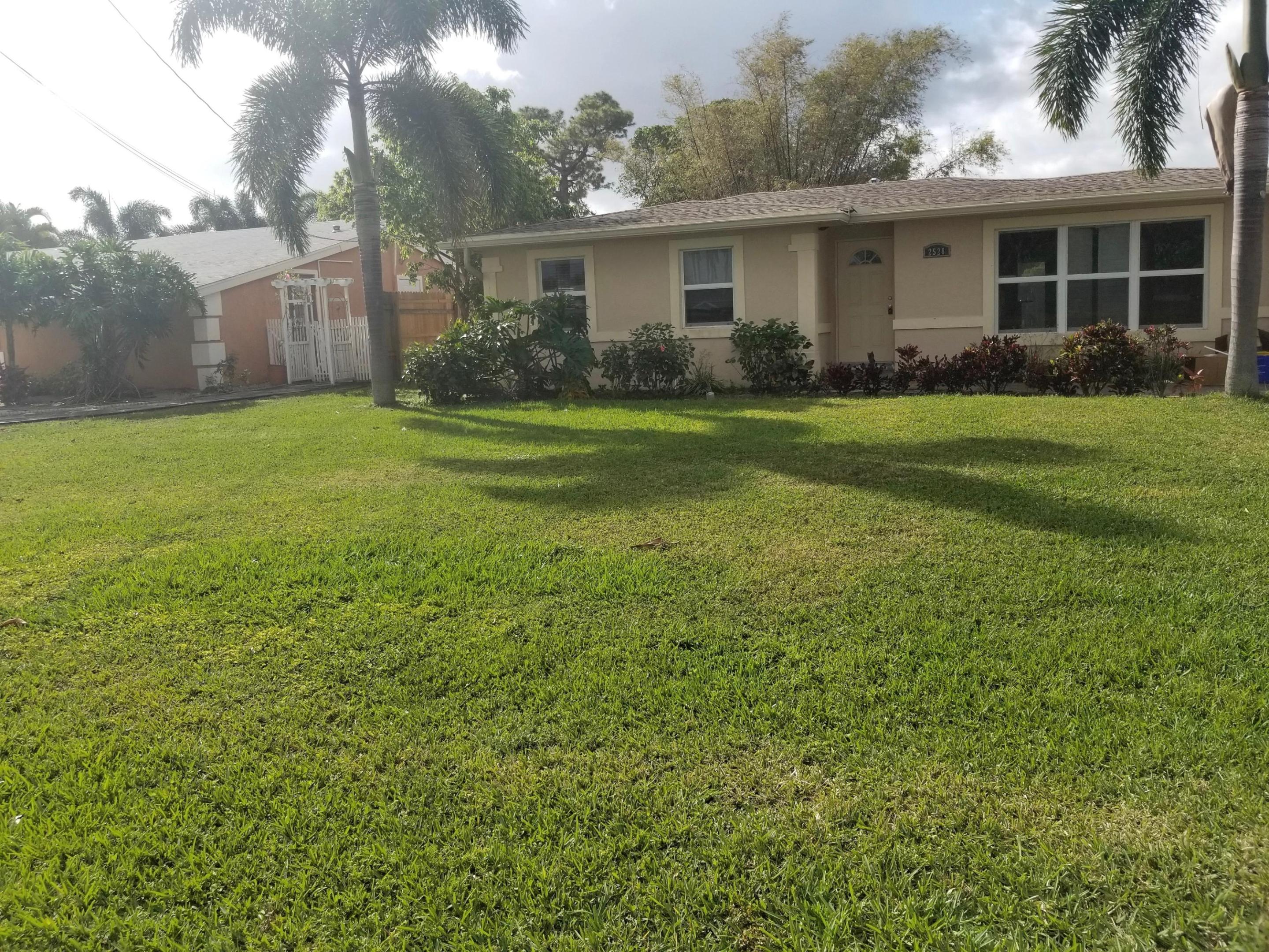 LAWN LAKE - Residential Lease