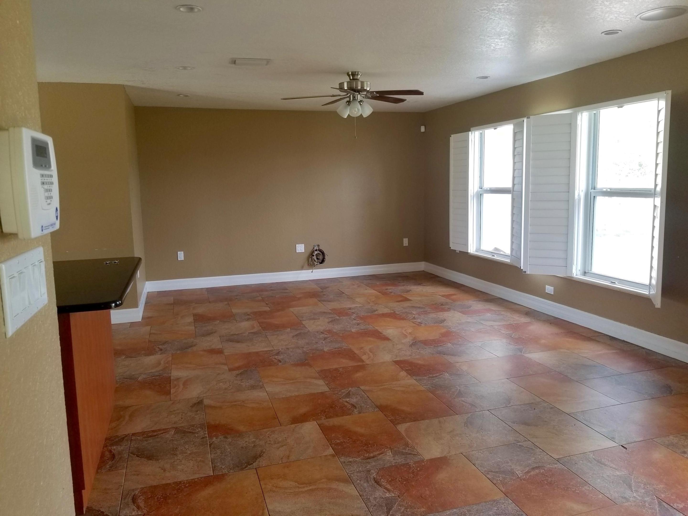 LAWN LAKE - Residential Lease