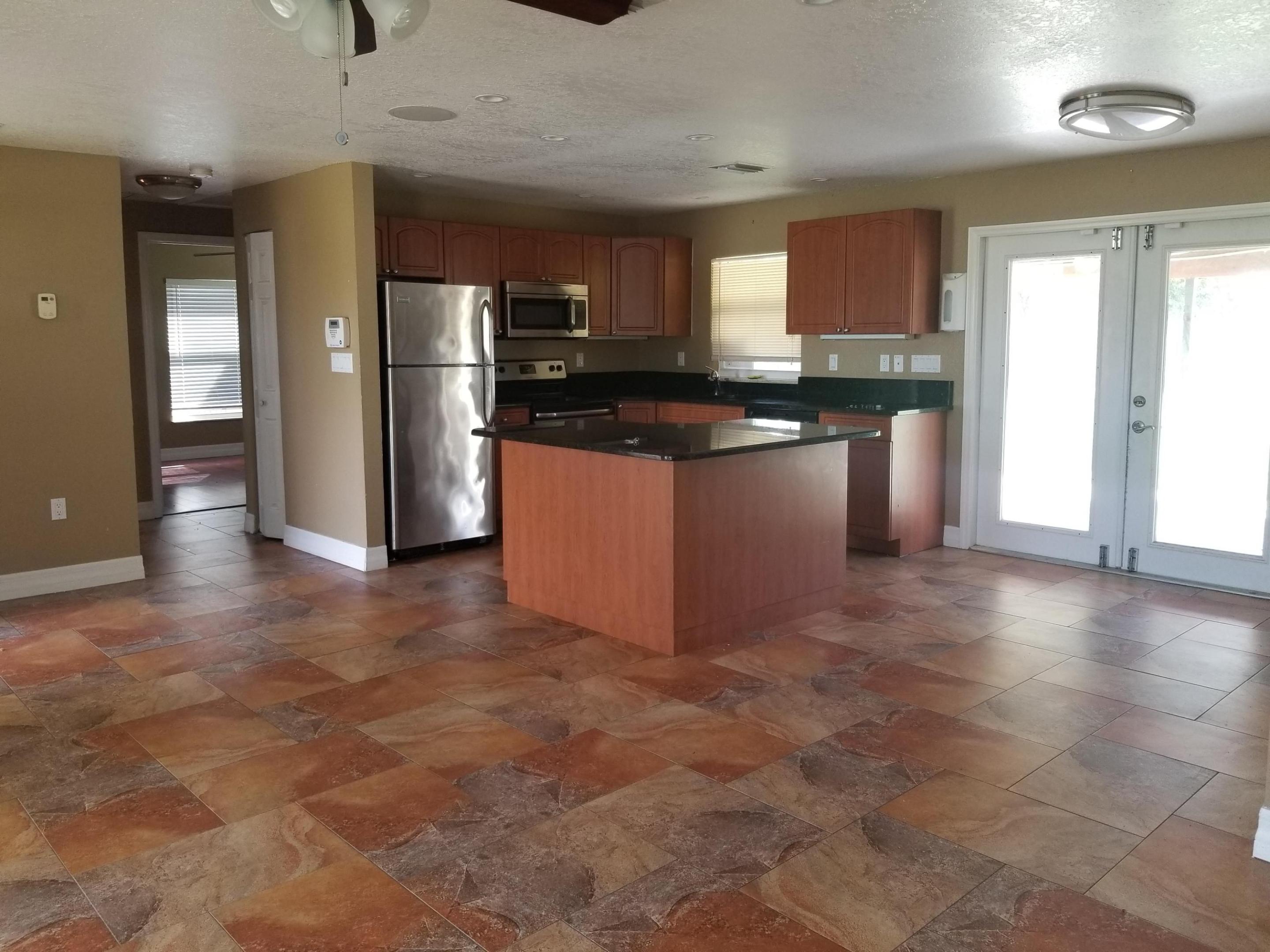 LAWN LAKE - Residential Lease