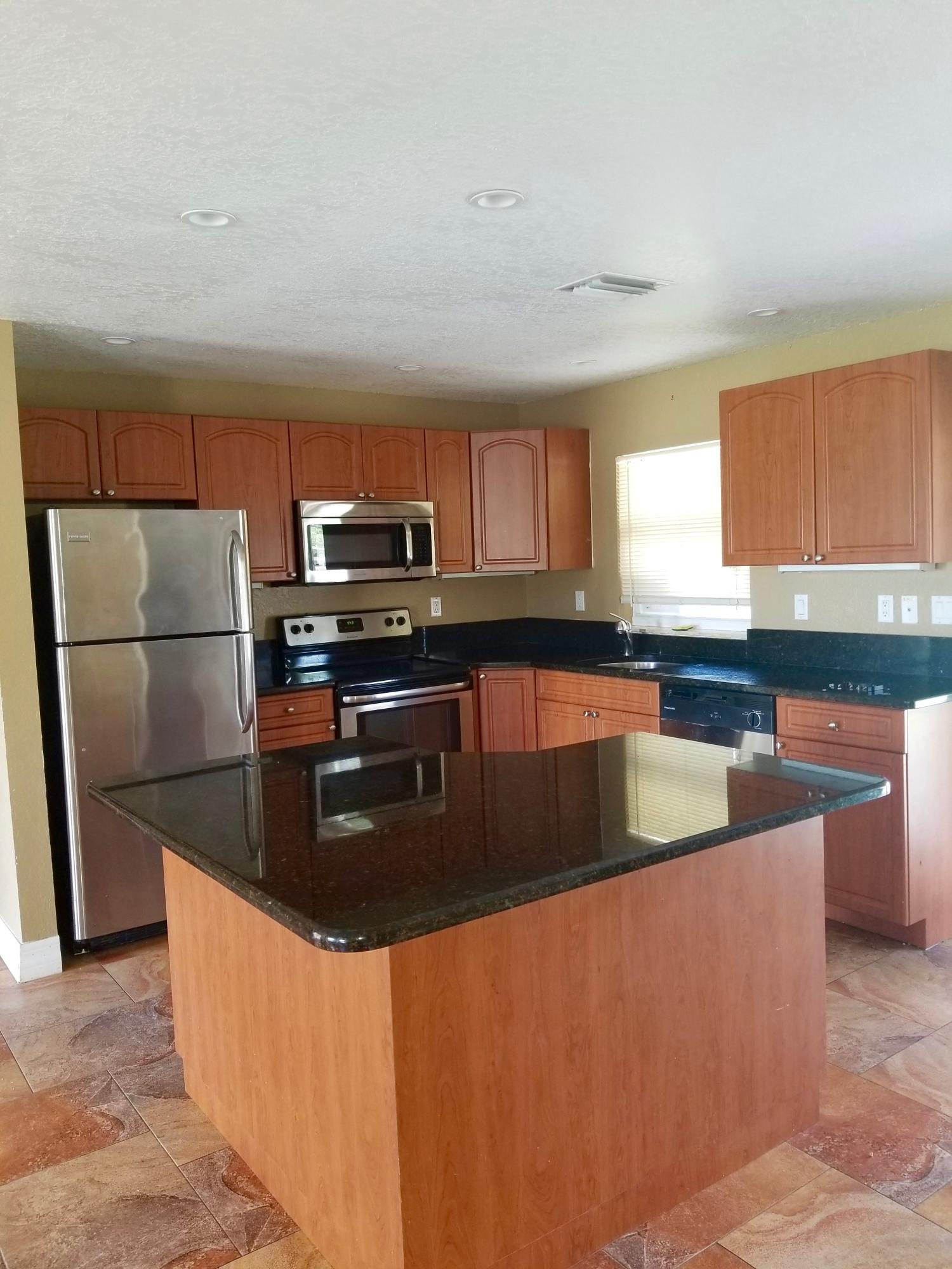 LAWN LAKE - Residential Lease