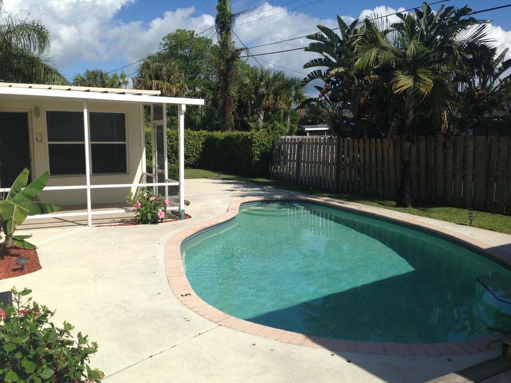 Photo of 2098 NE 4th Court, Boca Raton, FL 33431 (MLS # R11138669)