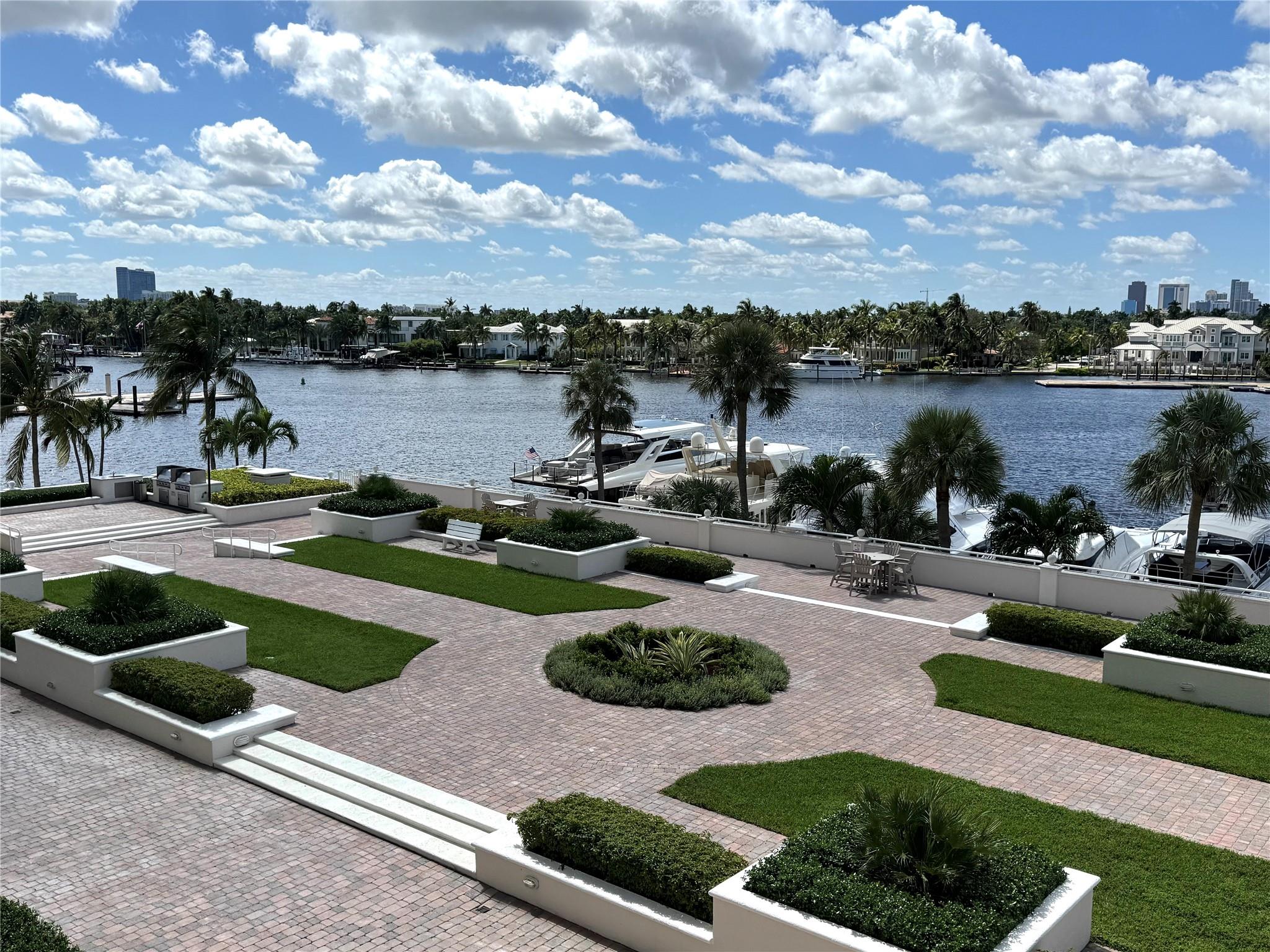1 Las Olas Cir 307