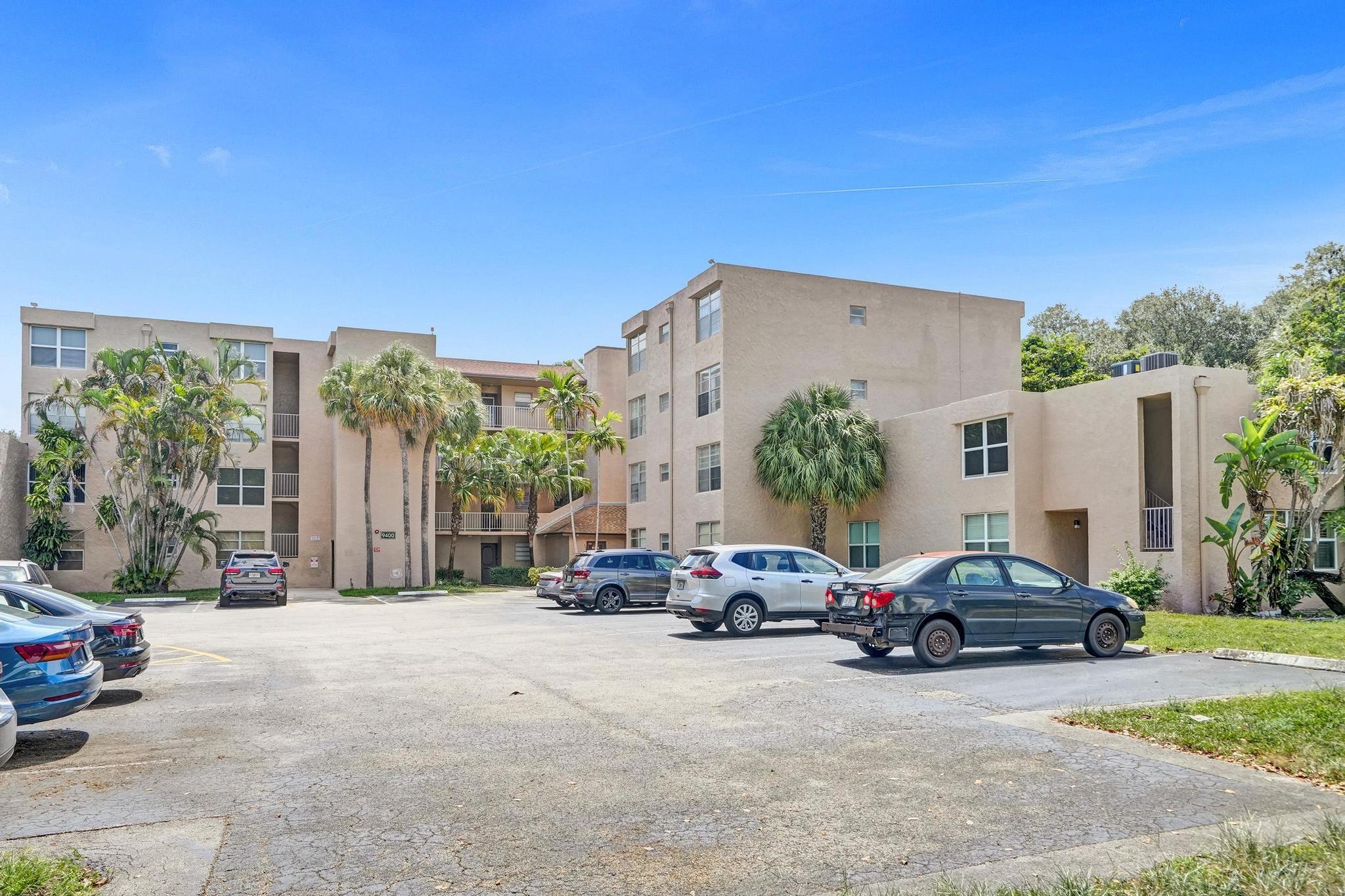 SUPER 2 BEDROOM WITH SERENE RIDGE VIEW* UPDATED KITCHEN*STAINLESS STEEL APPLIANCES* LAMINATE FLOORING*SCREENED PATIO OVERLOOKING THE "RIDGE". UPDATED BATHS* LOCATED IN A PRIVATE COUNTRY CLUB COMMUNITY* CLUB AMENITIES INCLUDE GOLF*TENNIS*PICKLE BALL*BOCCE BALL* GYM* SAUNA* STEAM* GOLF*SPORTS BARS POOLSIDE * ALL AGES WELCOME*ONE PET <20 LBS OK* EXCELLENT INVESTOR FRIENDLY UNIT. MAY LEASE AFTER CLOSING* CONDO SAYS MINIMUM FICO OF 650*MINMIUM ANNUAL INCOME OF $45,000.