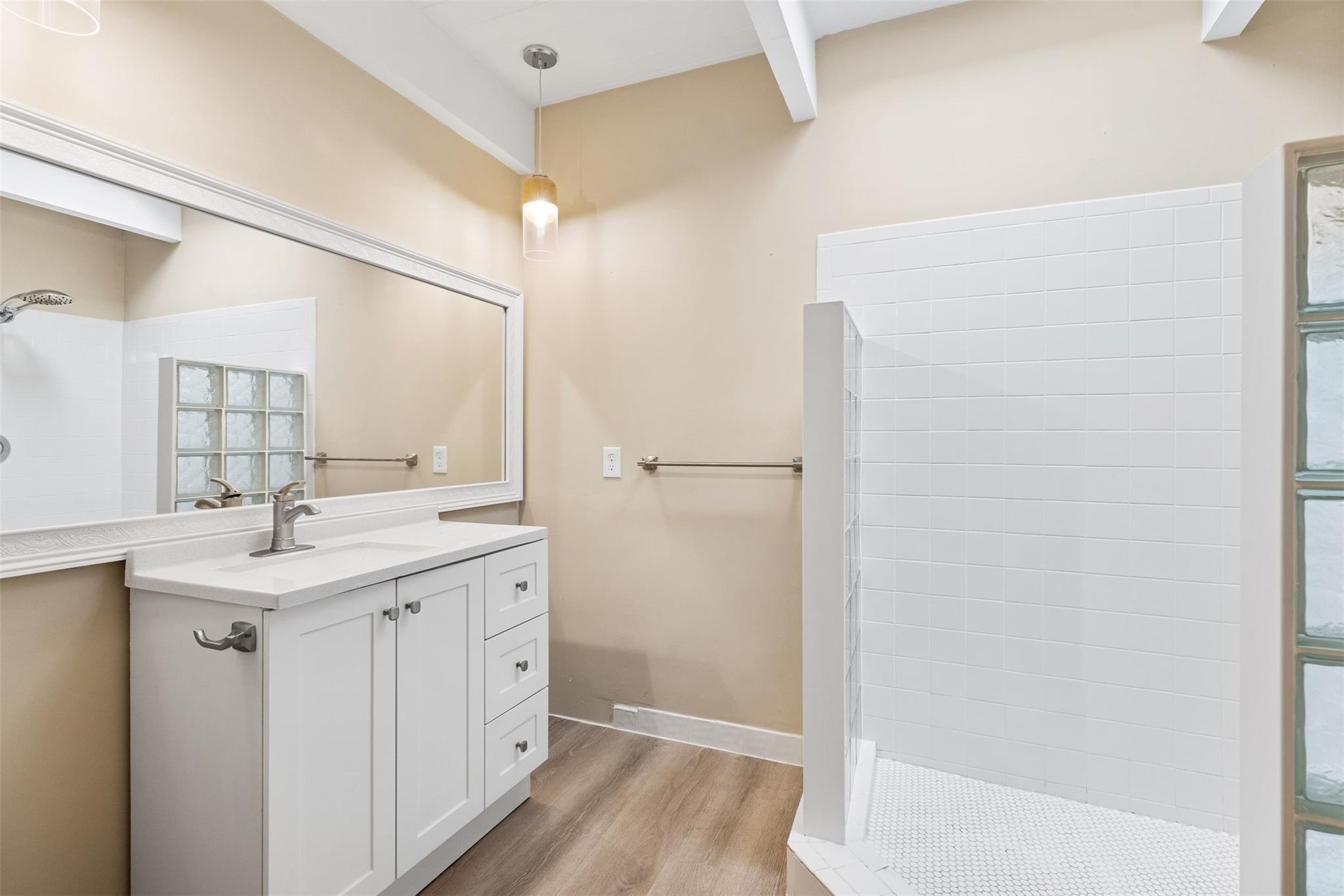 Riviera 6-17 B - Residential