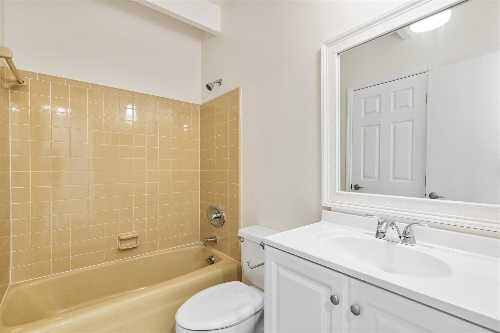 Riviera 6-17 B - Residential