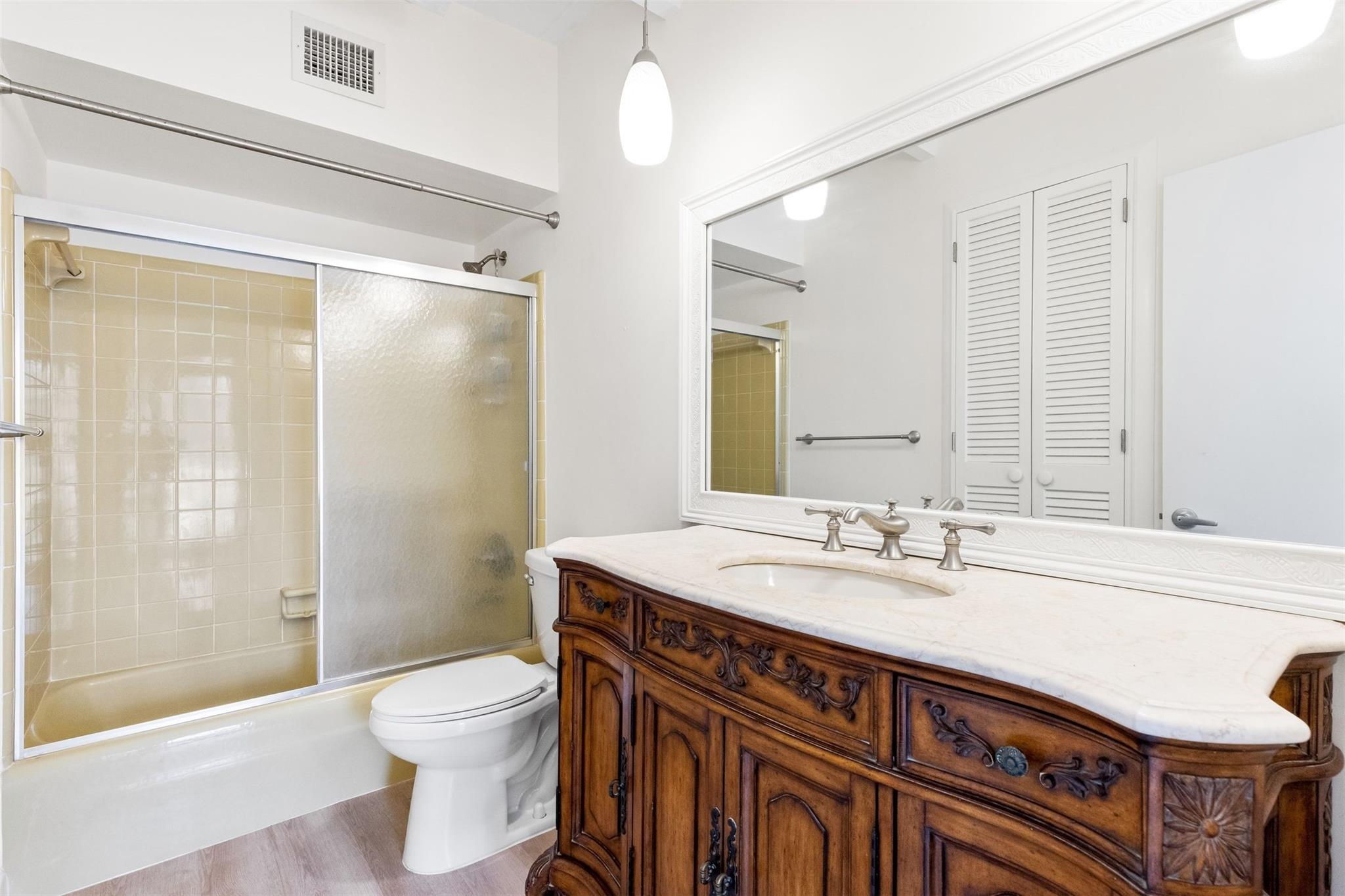 Riviera 6-17 B - Residential