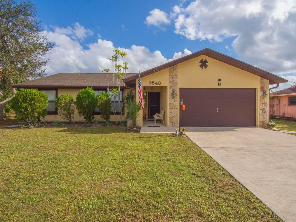 Photo of 2543 SE Price Court, Port Saint Lucie, FL 34984 (MLS # B26015375)