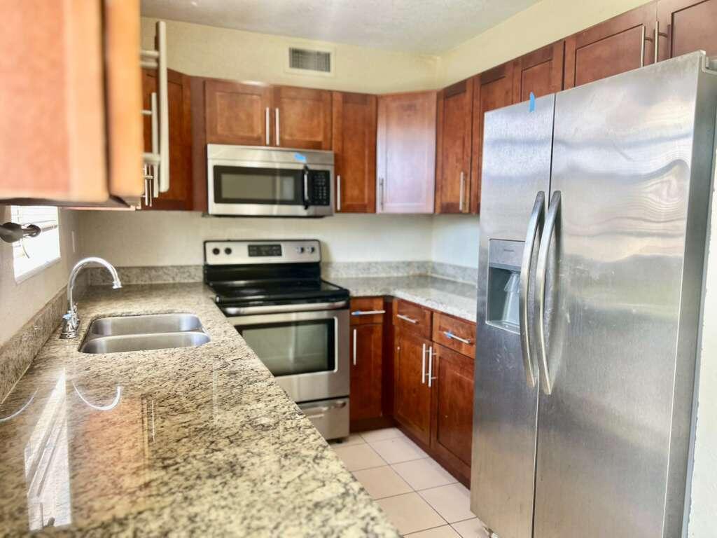 SO MIAMI HEIGHTS MANOR - Residential