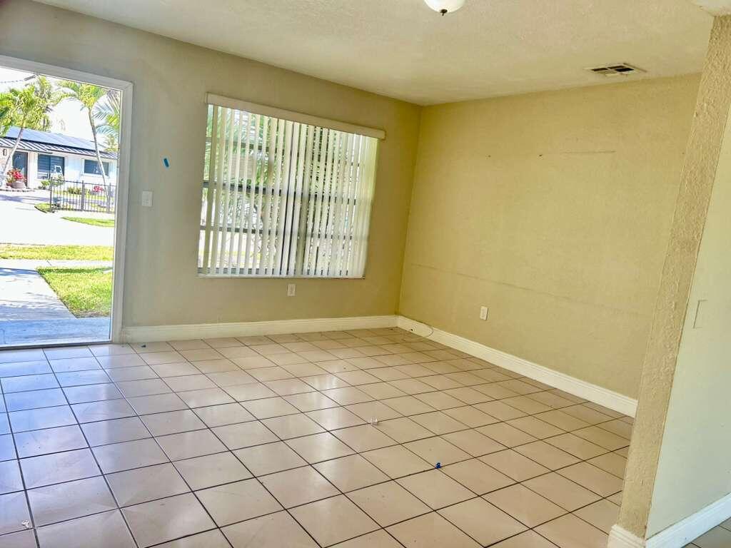 SO MIAMI HEIGHTS MANOR - Residential