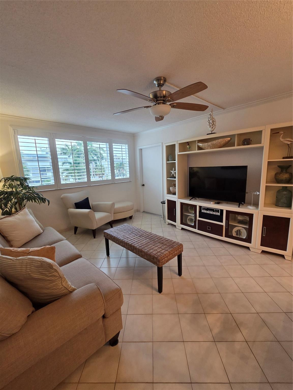 1333 E Hallandale Beach Boulevard 305