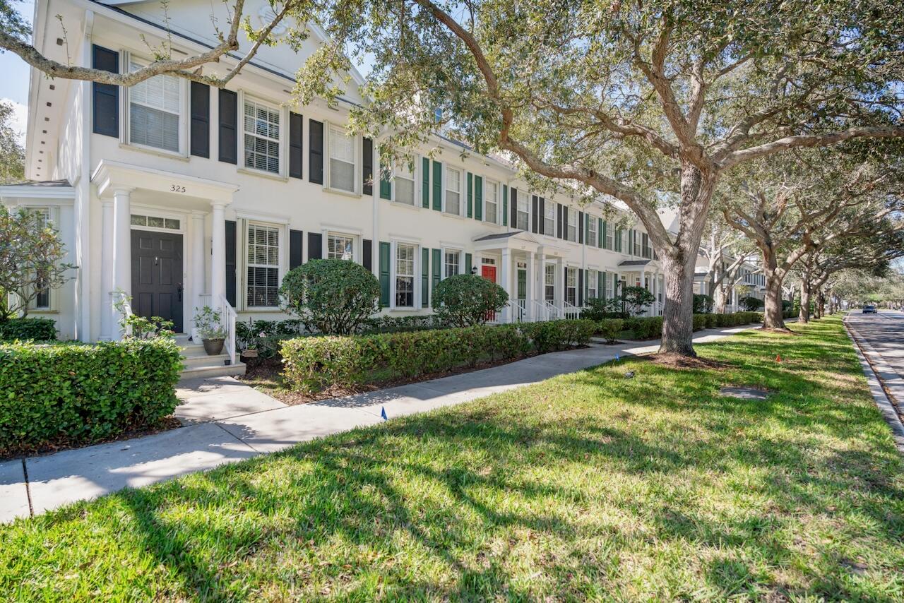 Updated, super clean townhouse, newer floors, 1 car garage space in highly desirable Charleston court. Close to Jupiter Beaches, local dining, Golfing, Shopping and Parks. Move in ready