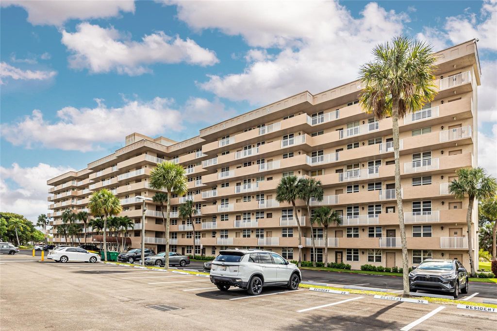 Photo of 250 Jacaranda Drive #607, Plantation, FL 33324 (MLS # F10524497)