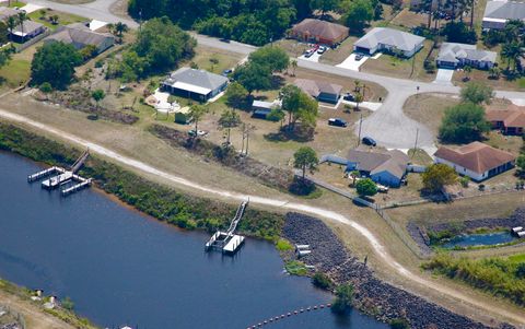 A home in Port Saint Lucie