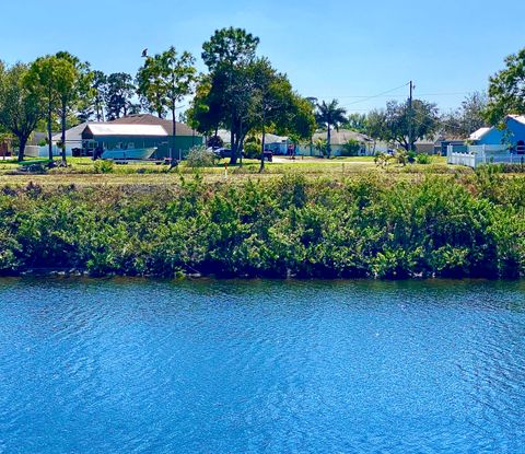 A home in Port Saint Lucie