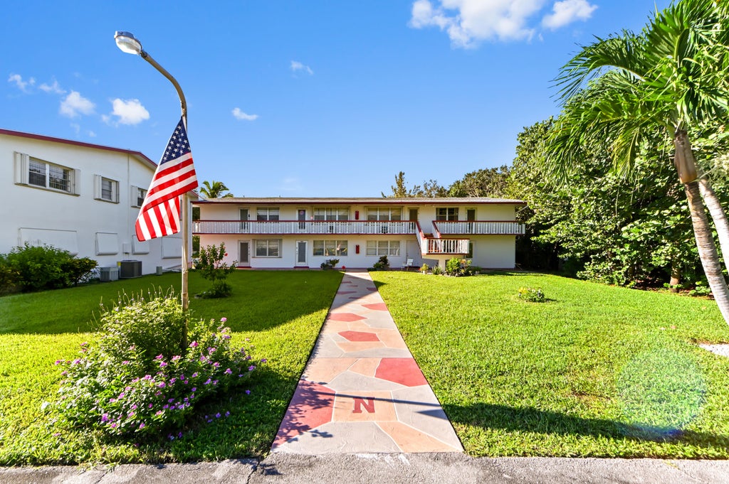Photo of 277 Northampton N, West Palm Beach, FL 33417 (MLS # B26084940)
