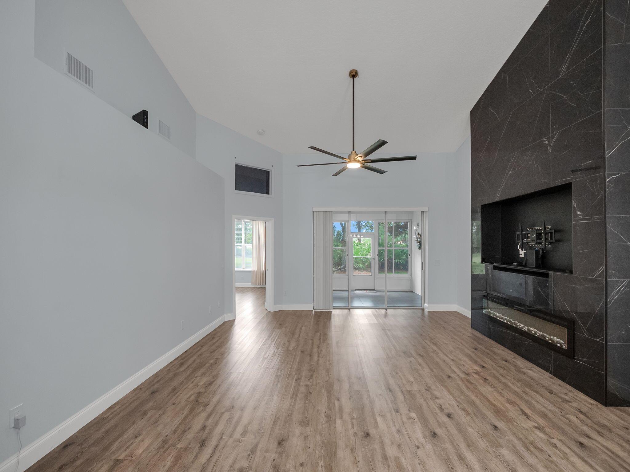 HARBOUR ISLES AT LAKE CHA - Residential