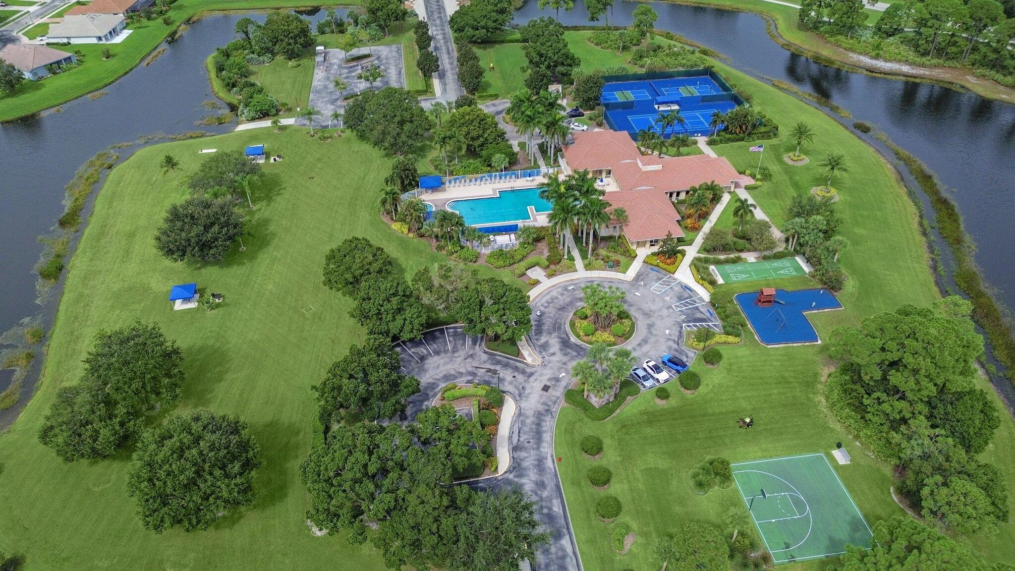 HARBOUR ISLES AT LAKE CHA - Residential