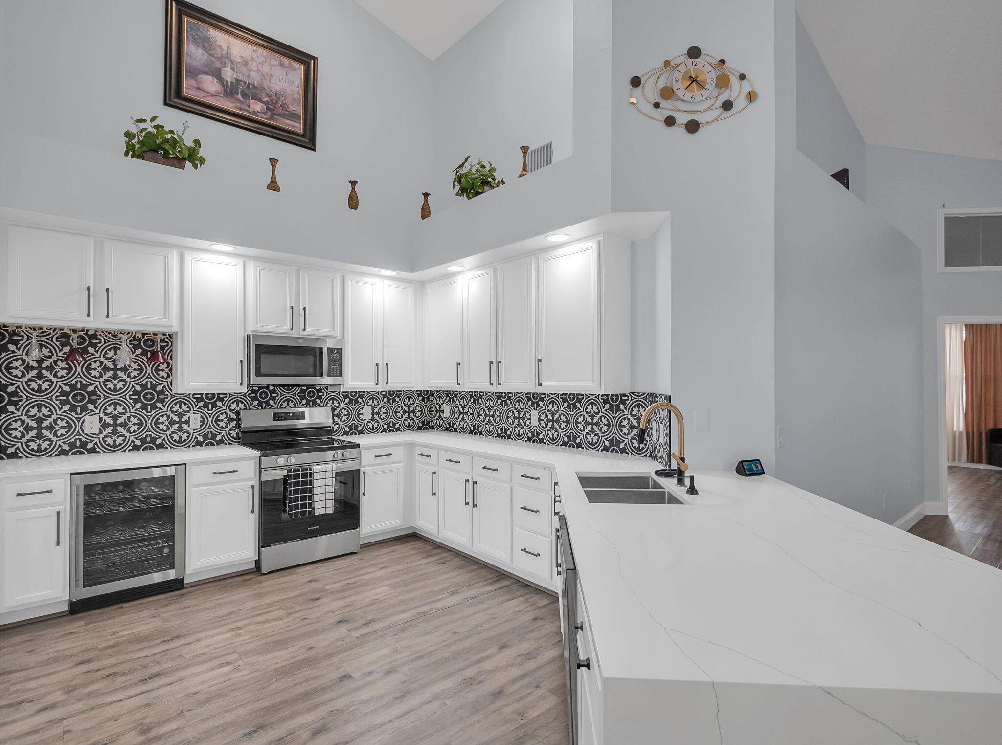 HARBOUR ISLES AT LAKE CHA - Residential