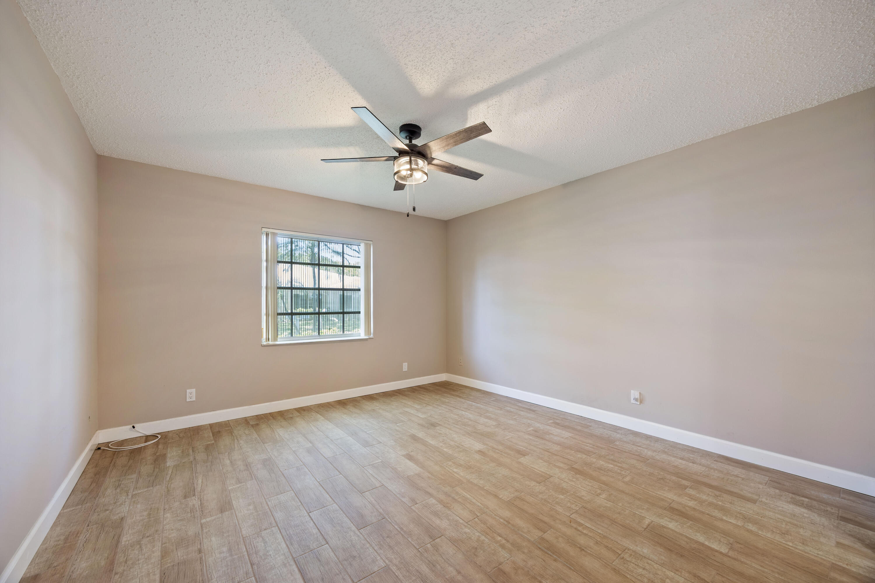 LIMETREE CONDO - Residential