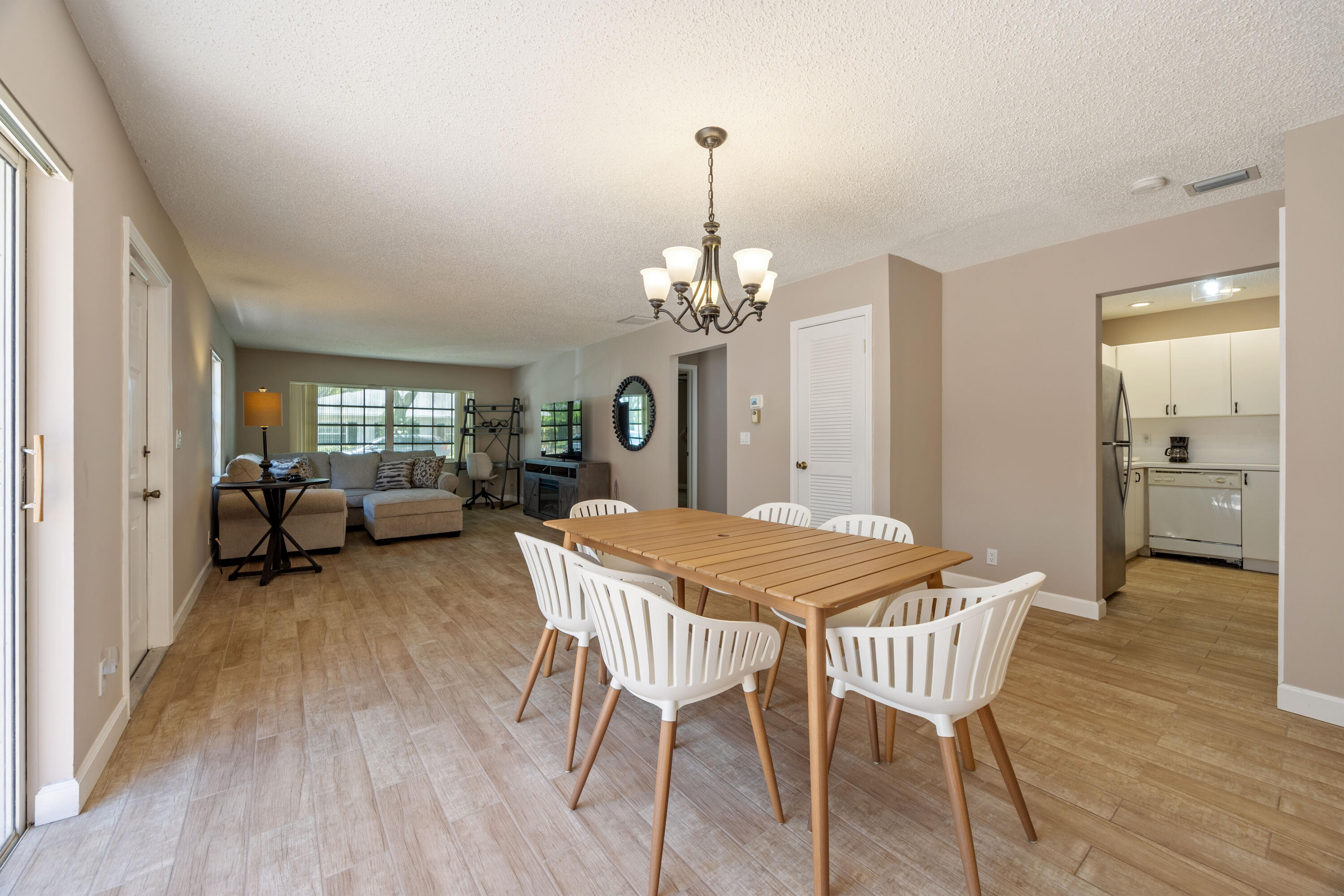 LIMETREE CONDO - Residential