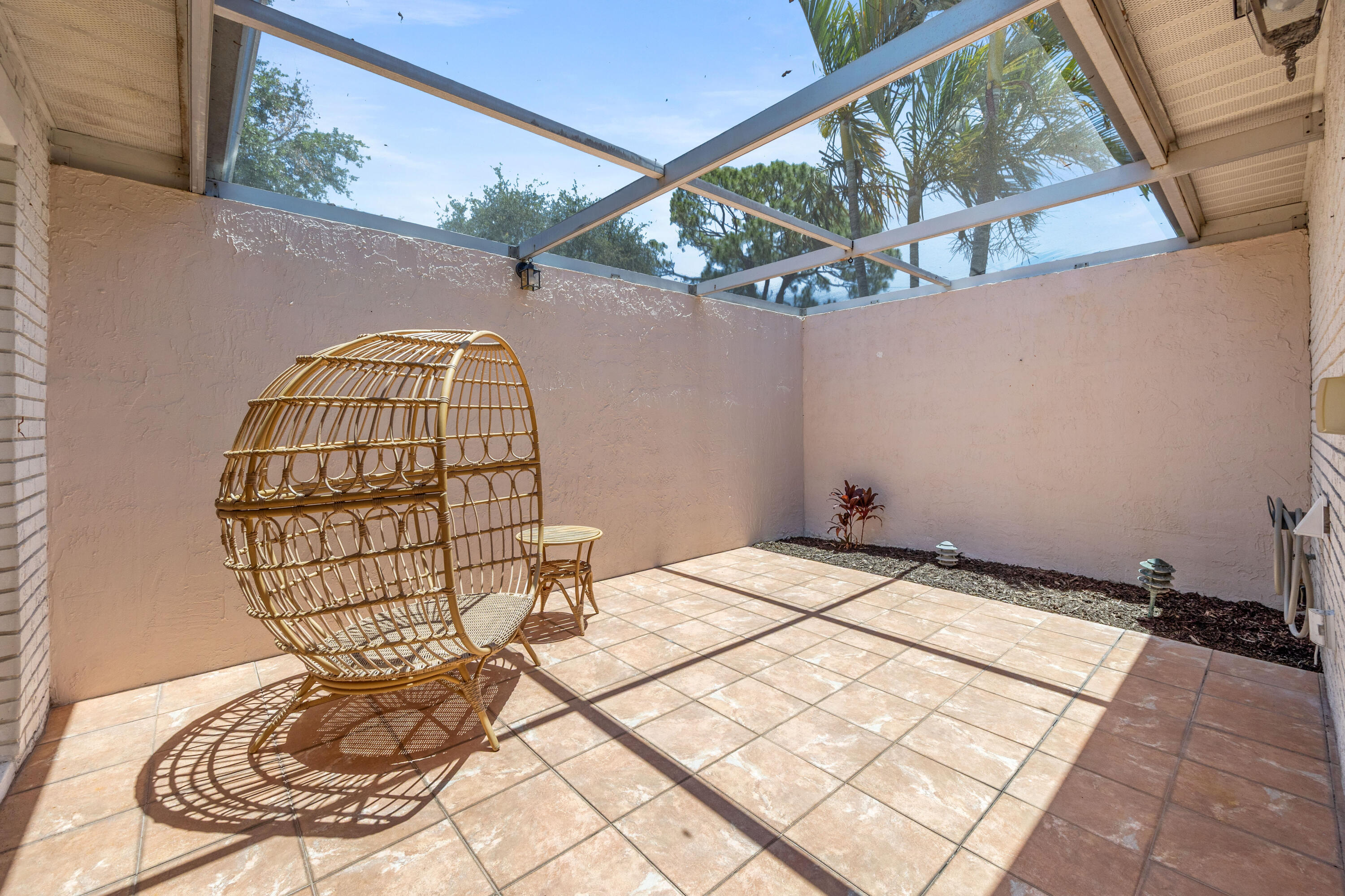 LIMETREE CONDO - Residential
