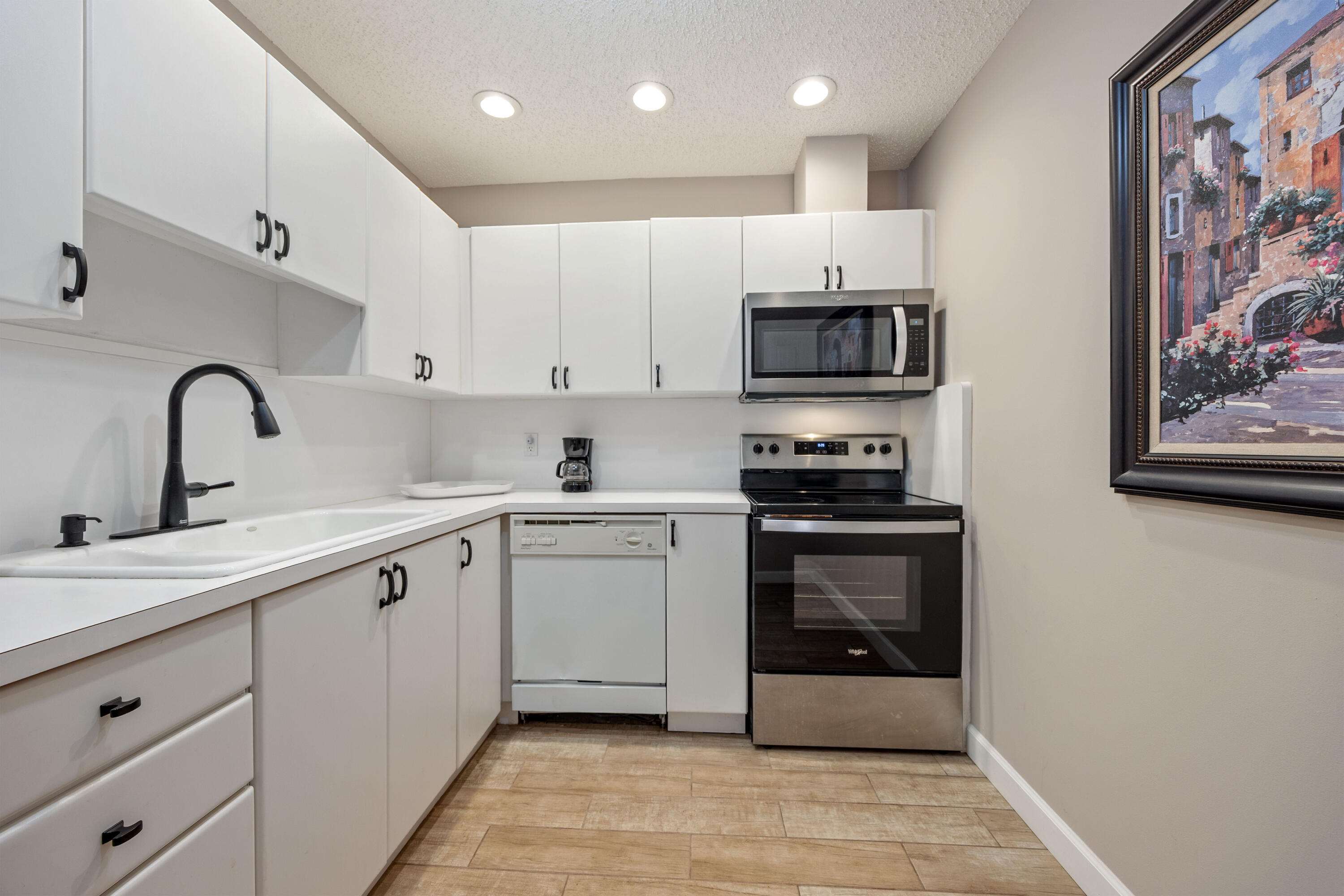LIMETREE CONDO - Residential
