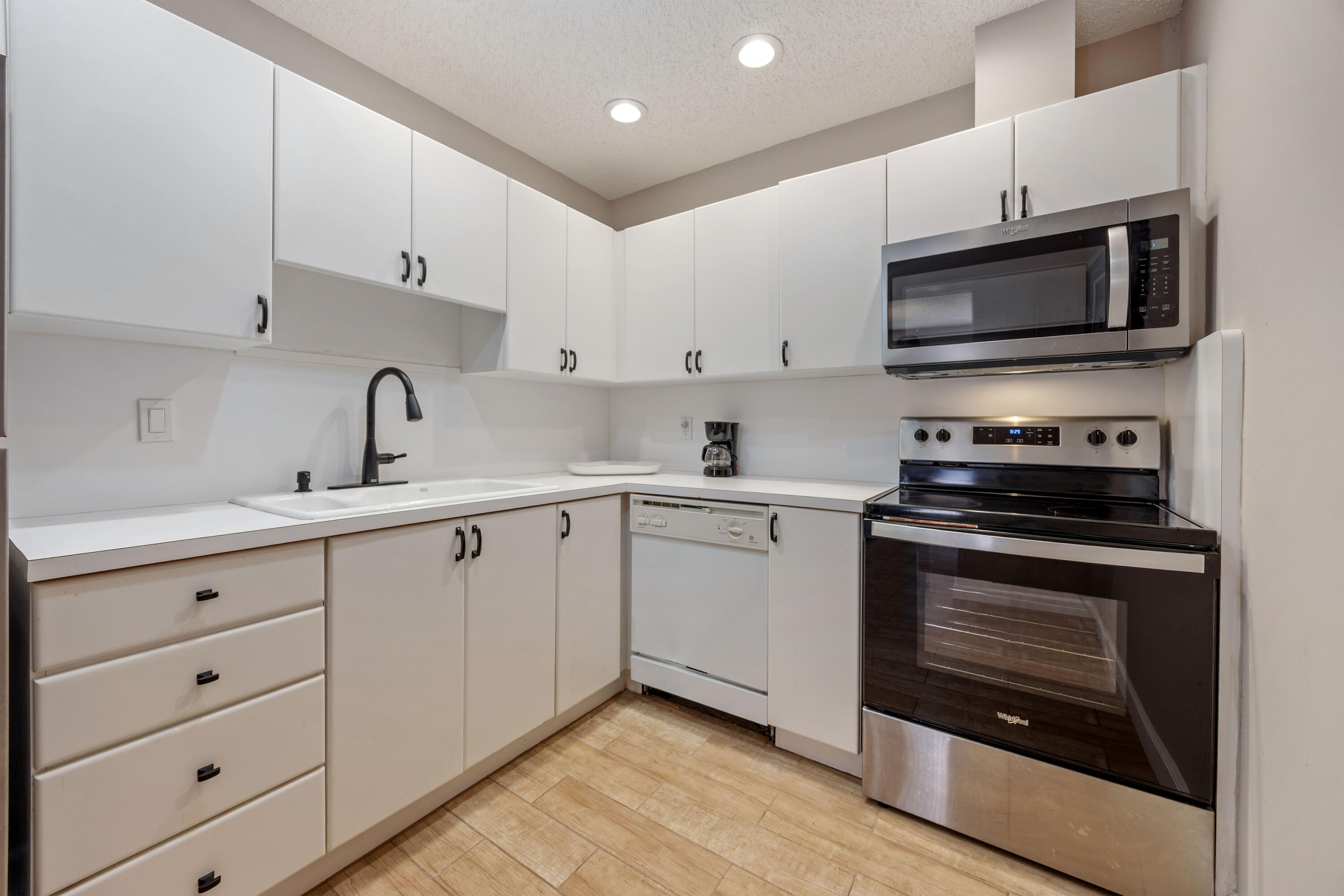 LIMETREE CONDO - Residential